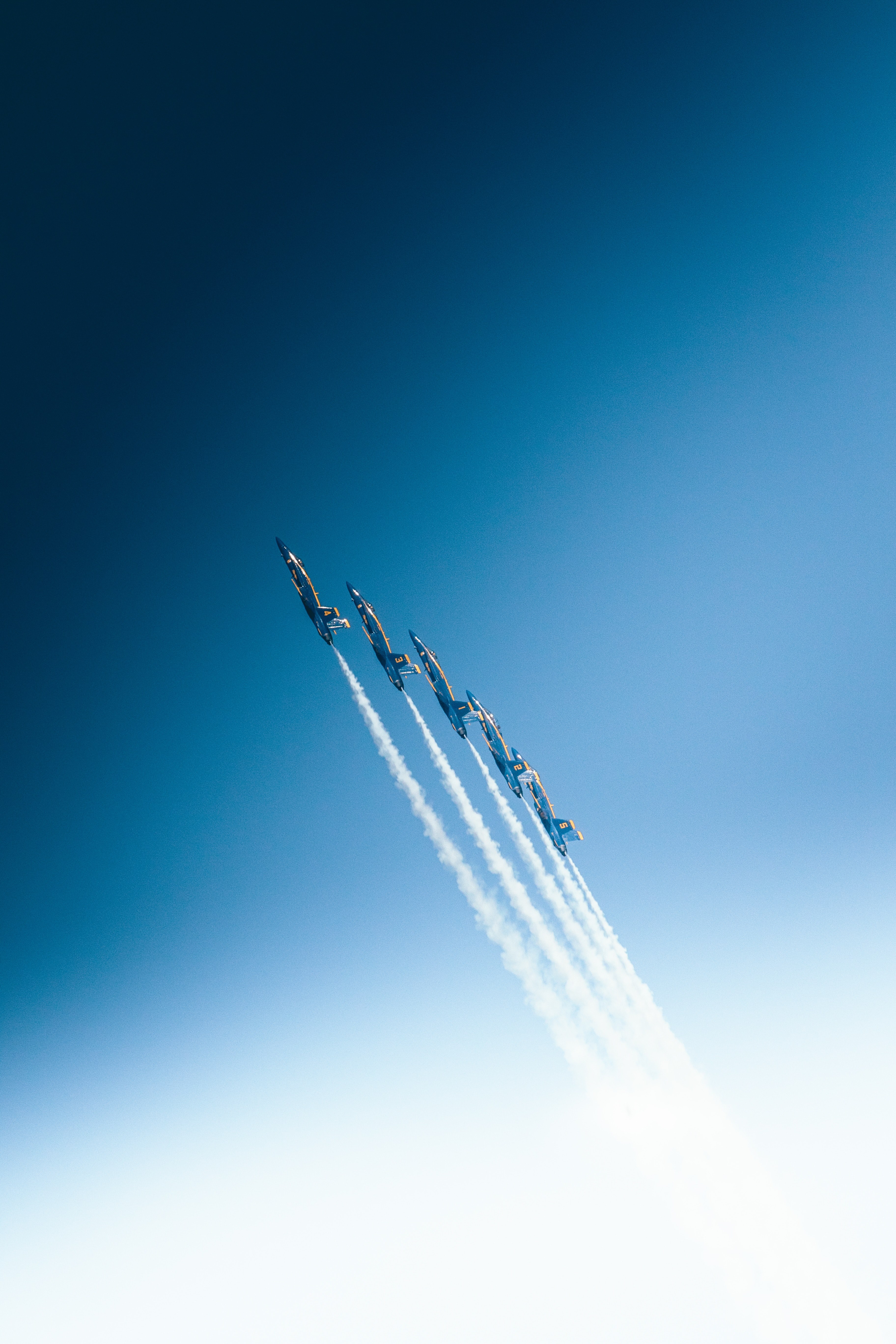 five aerobatics airplanes with smoke trails in an aerobatics show, _aerobatics airplanes smoke 4k, Phone HD Wallpaper