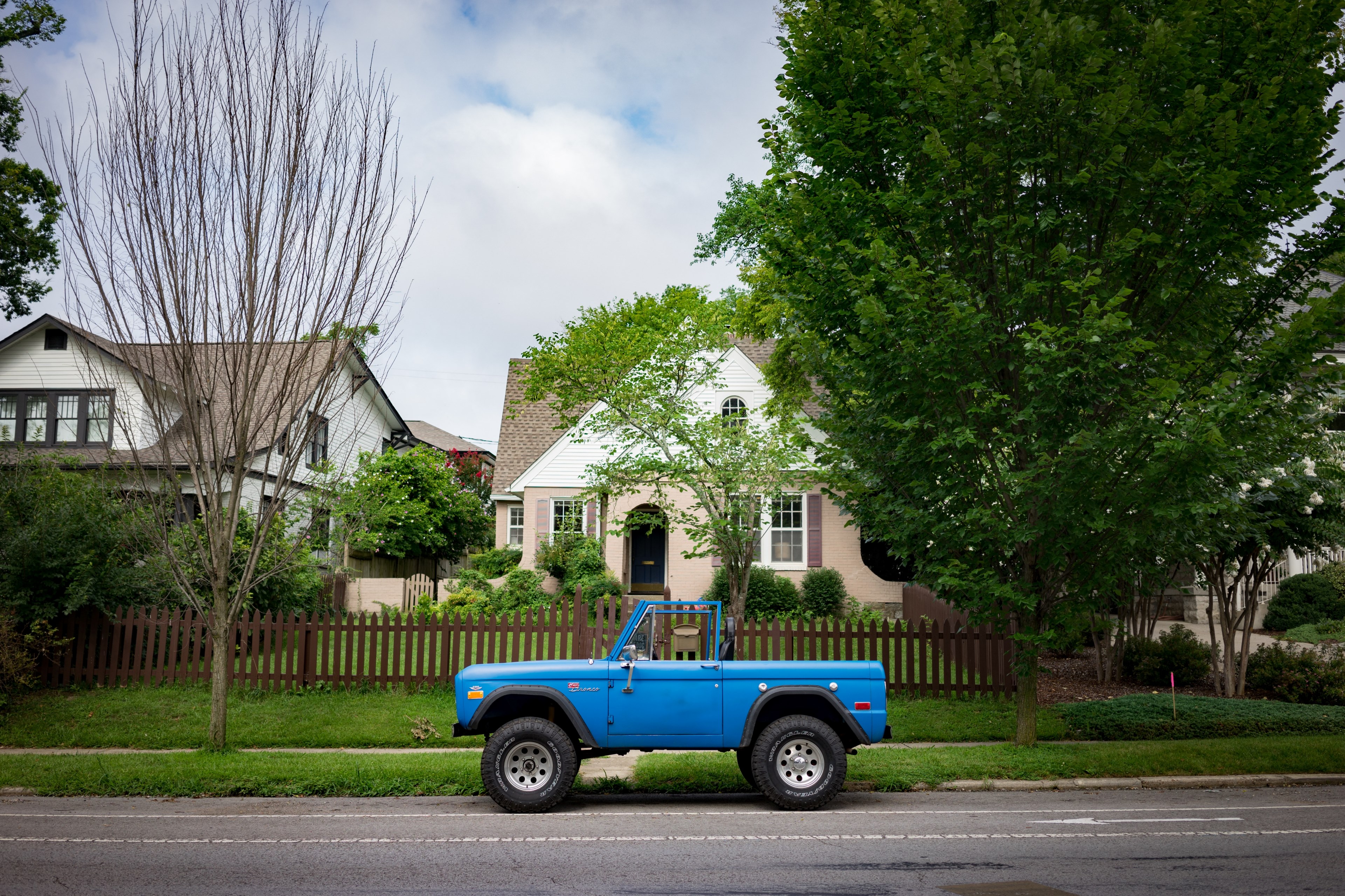 street house neighborhood and truck 4k, HD Wallpaper