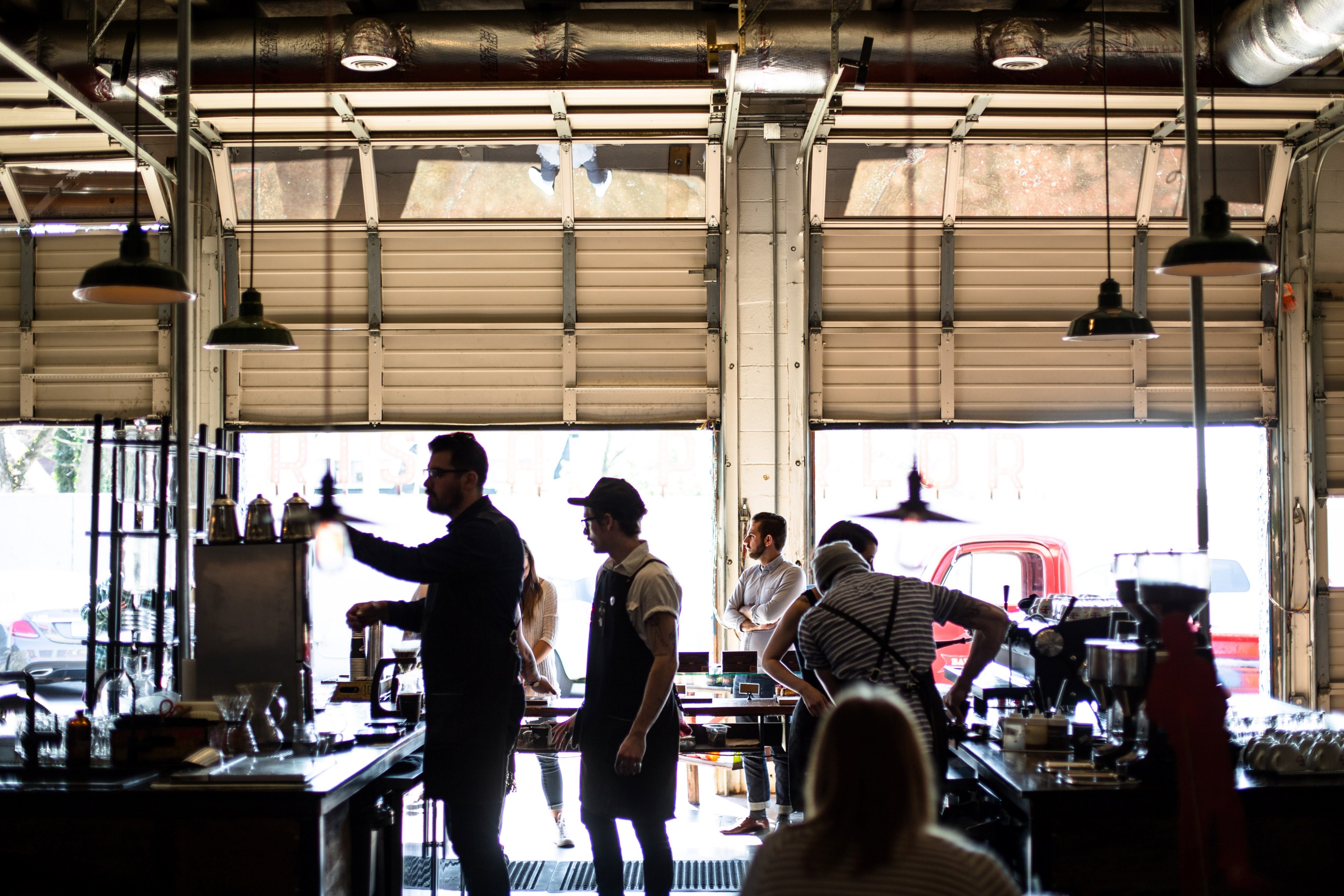 baristas behind a counter in a coffee shop, baristas at work 4k, HD Wallpaper