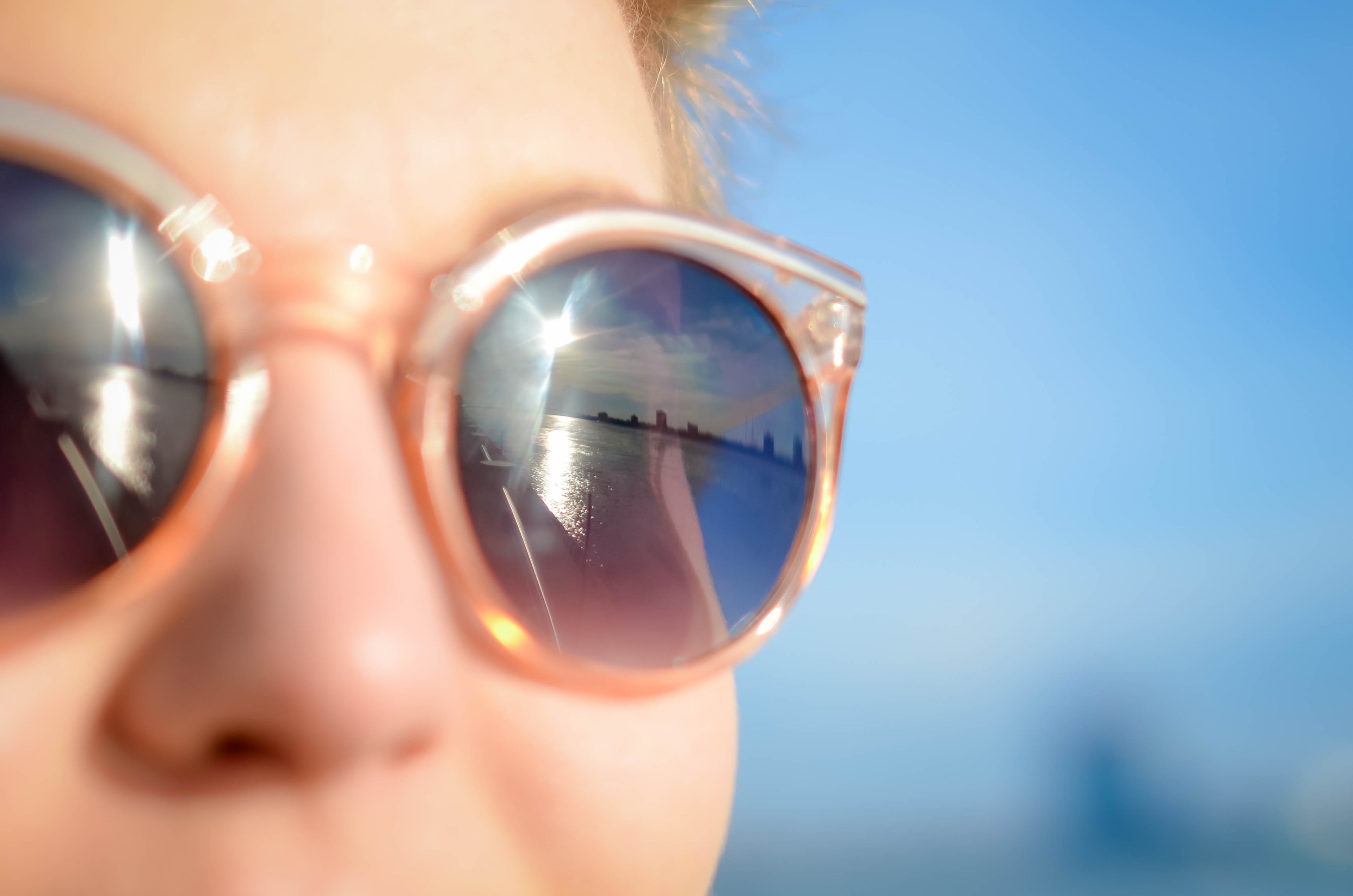 sun reflects off the sunglass of pretty woman relaxing in detroit beach, woman wearing sunglass detroit 4k, HD Wallpaper