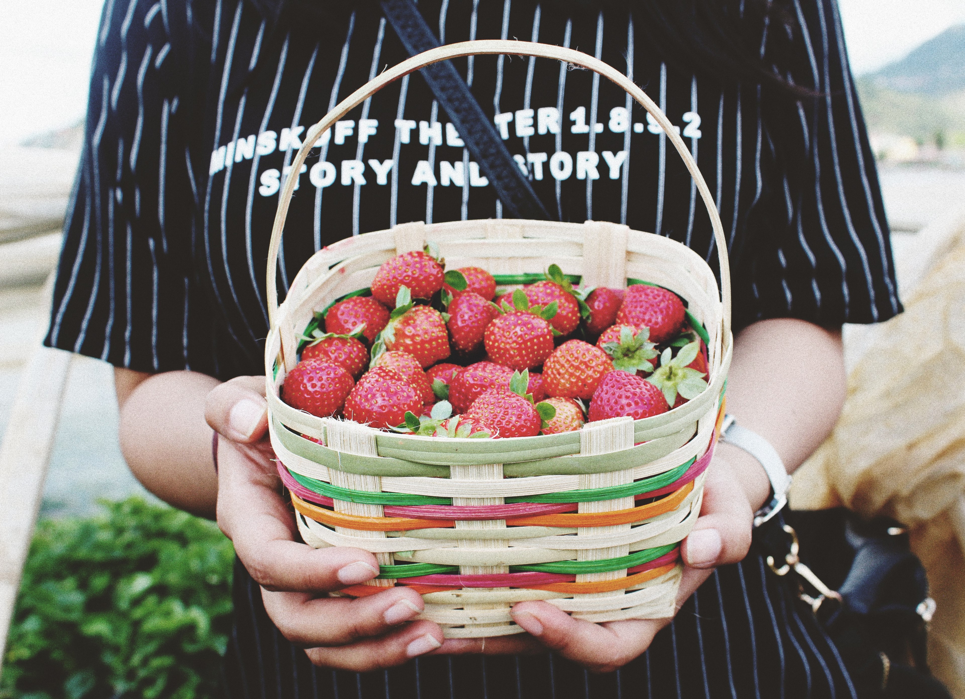 strawberry fruit basket and berry 4k, HD Wallpaper