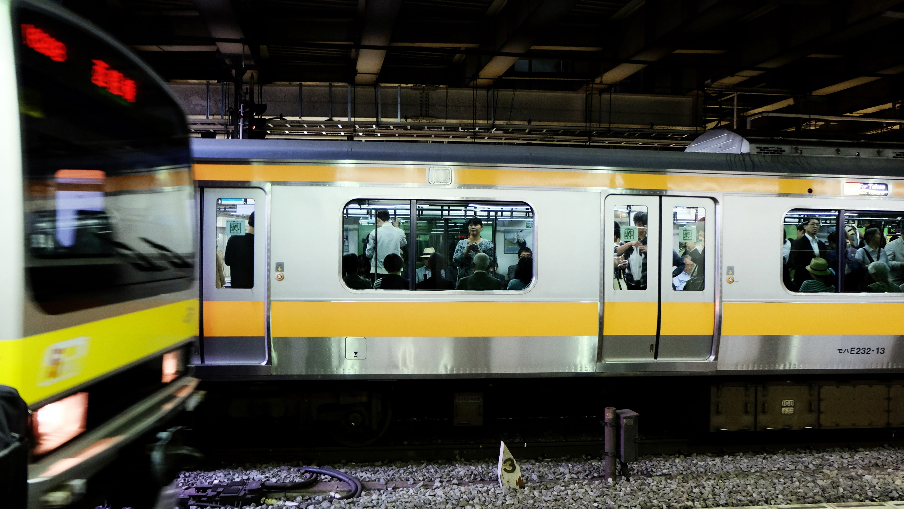 view from the railway platform on two trains on parallel tracks, parallel trains 4k, HD Wallpaper