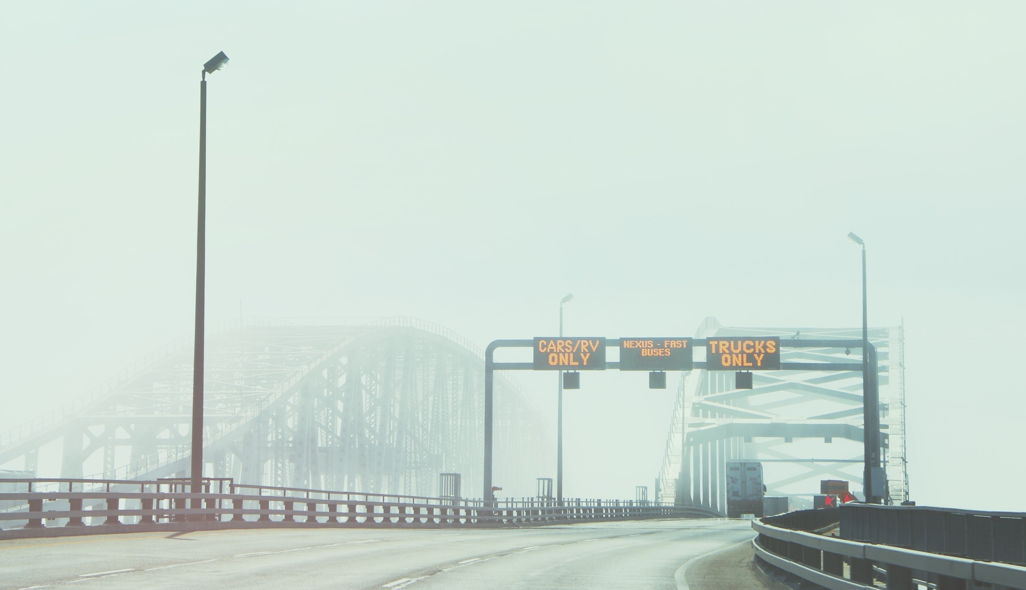 two bridges in the fog with a highway sign, highway bridges in mist 4k, HD Wallpaper