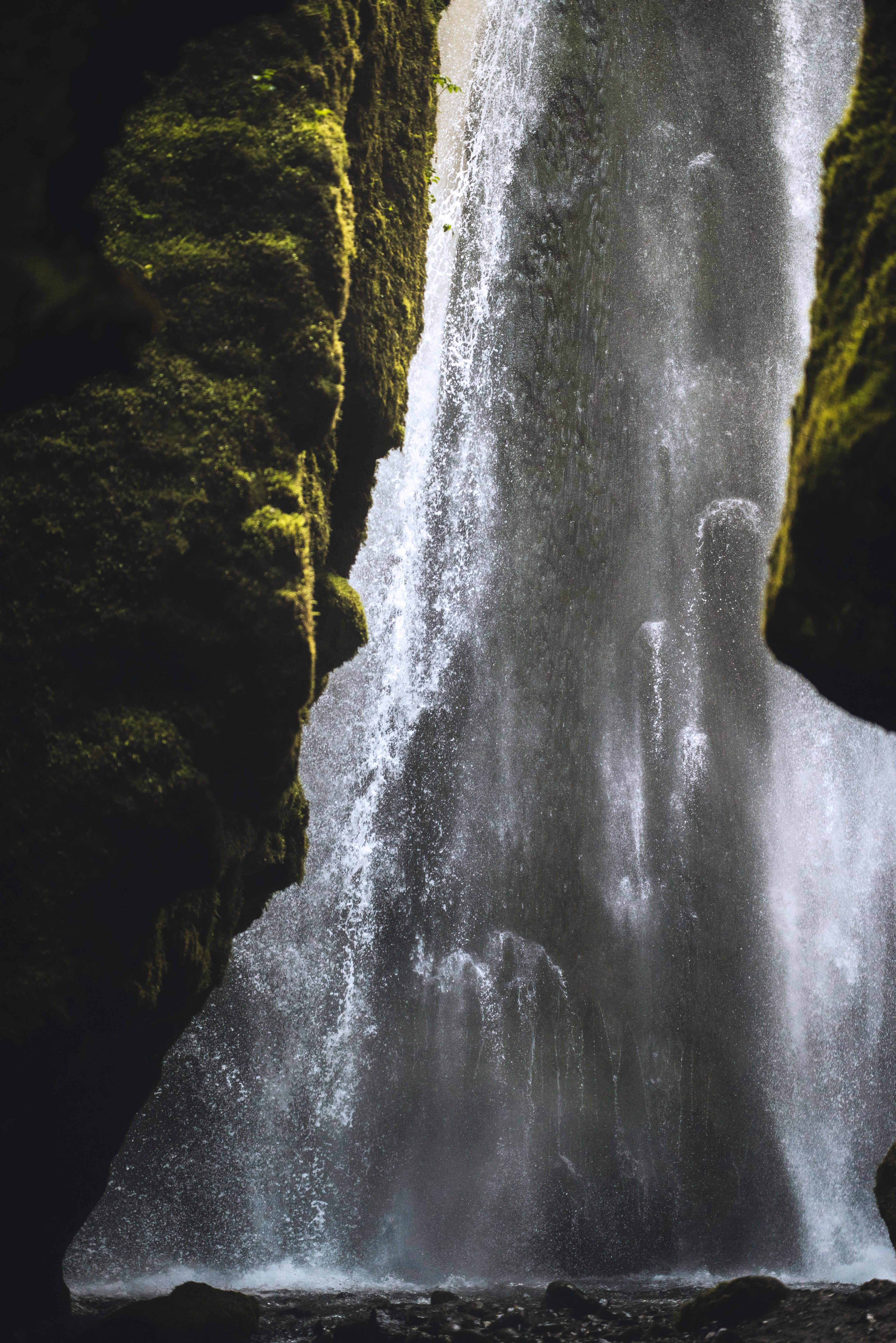 a waterfall flowing downhill on mossy rock walls in iceland, iceland rock waterfall 4k, Phone HD Wallpaper