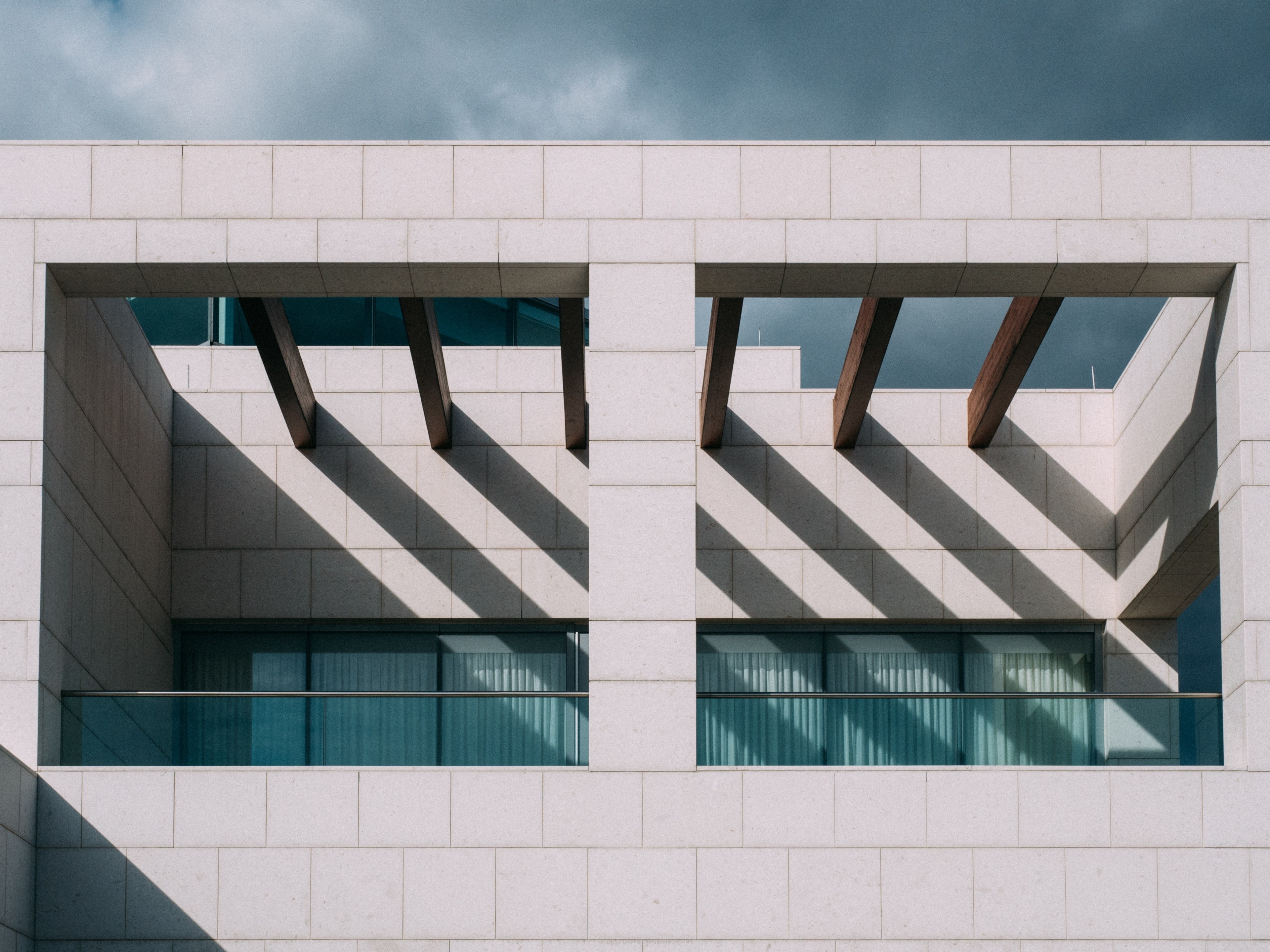 textured facade of the aga khan museum made from white granite, _aga khan museum facade 4k, HD Wallpaper