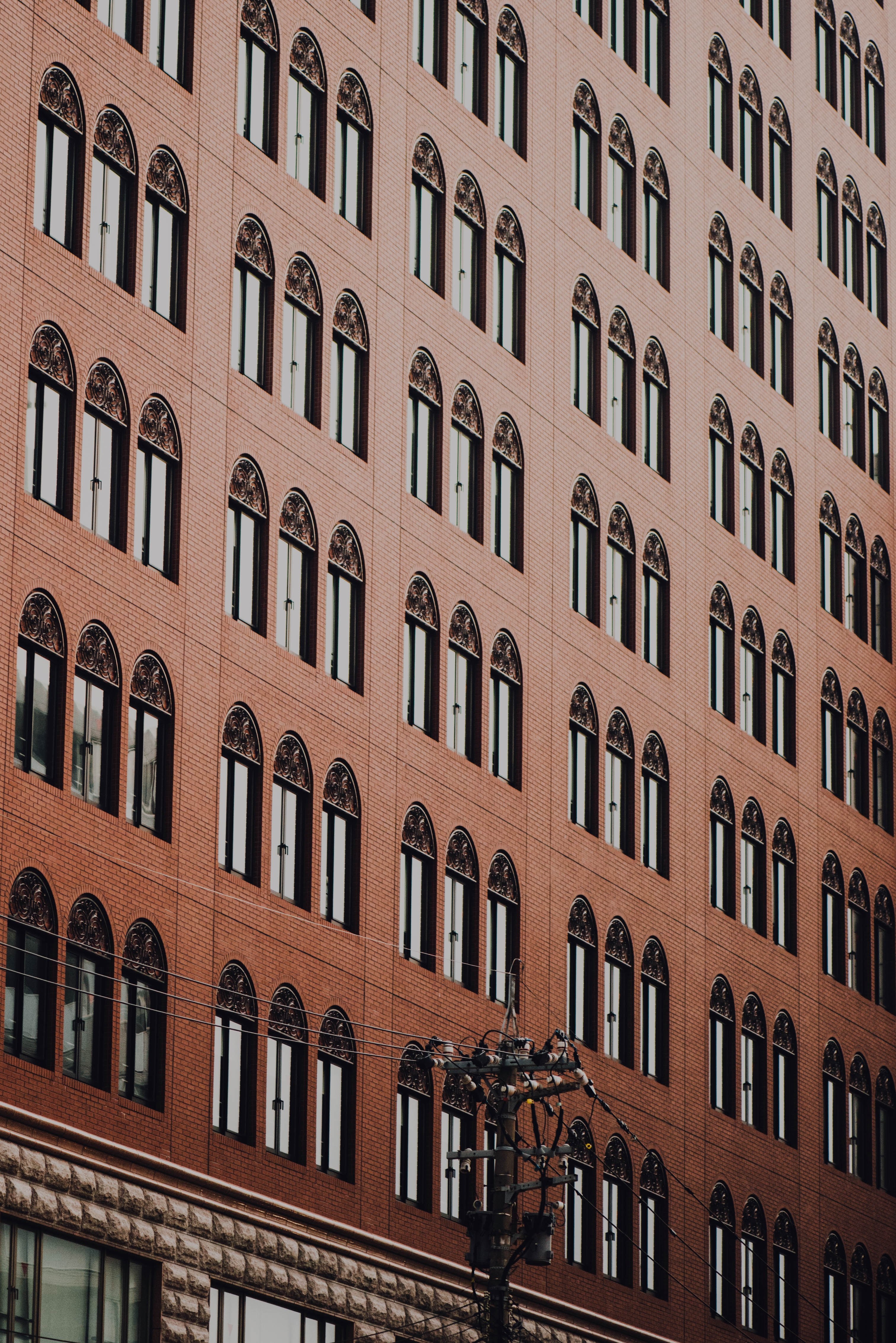 window building facade and wire hd, 4k, Phone HD Wallpaper