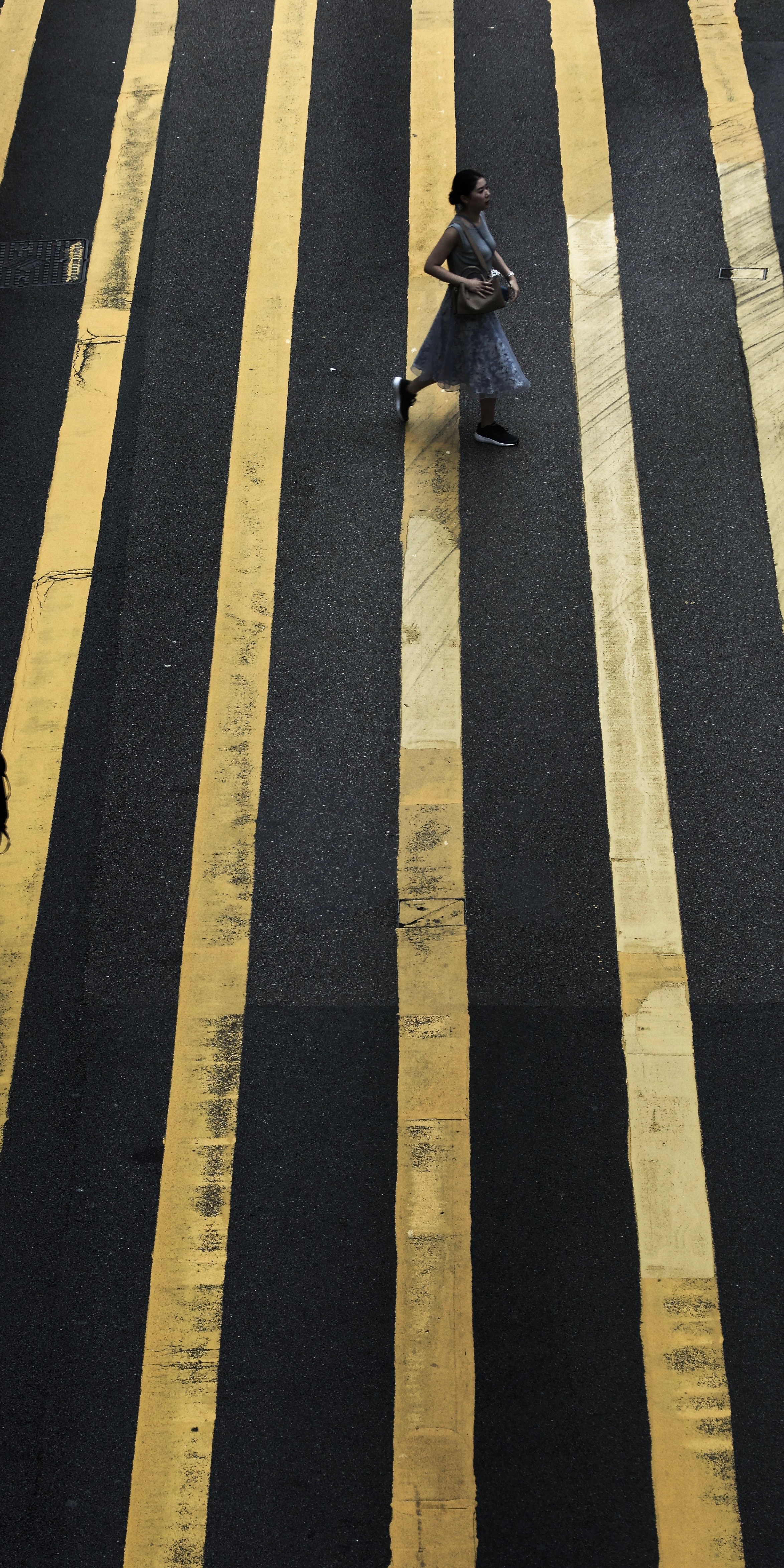 yellow line 4k, Phone HD Wallpaper