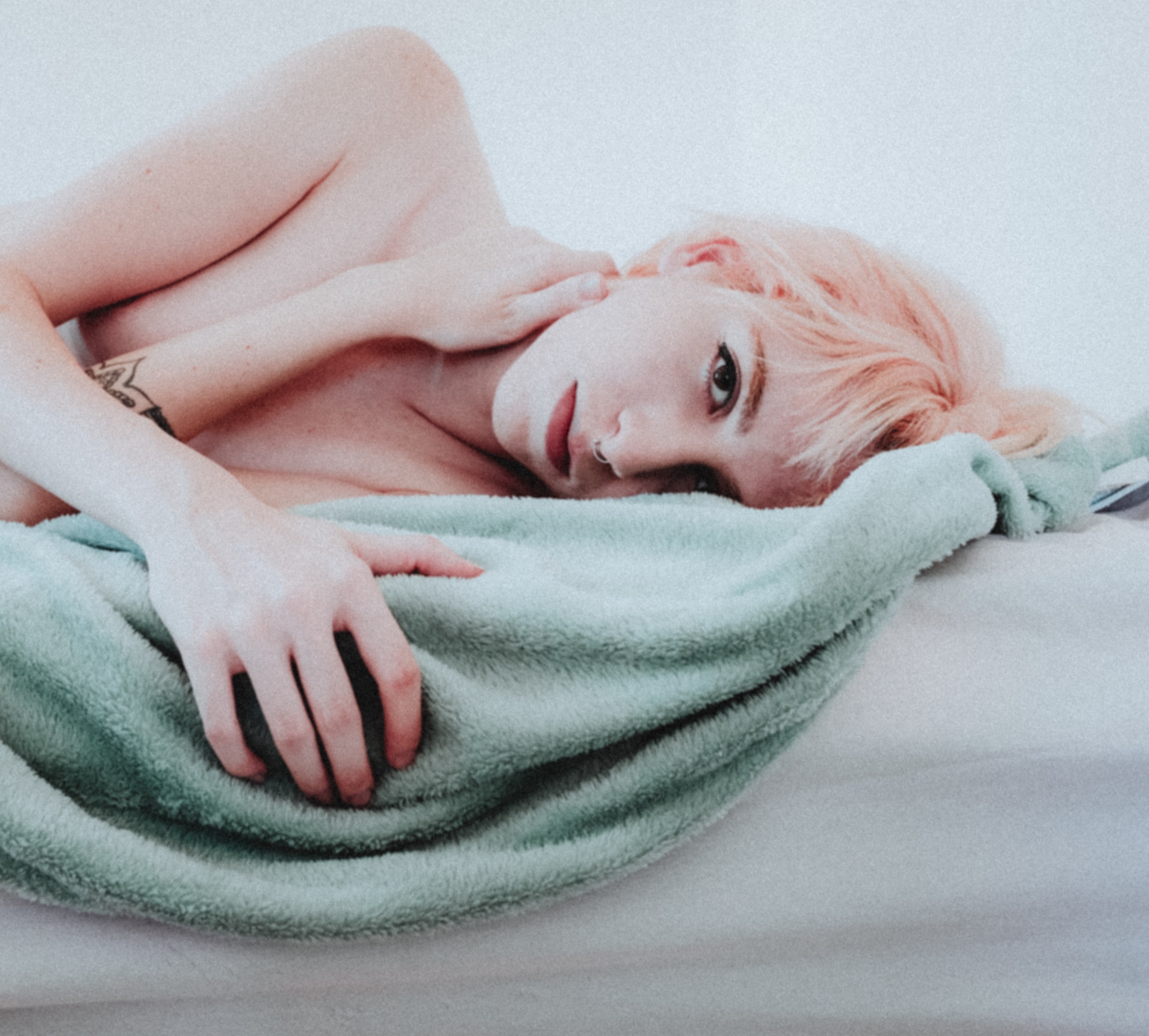 blanket sad white and nude 4k, HD Wallpaper