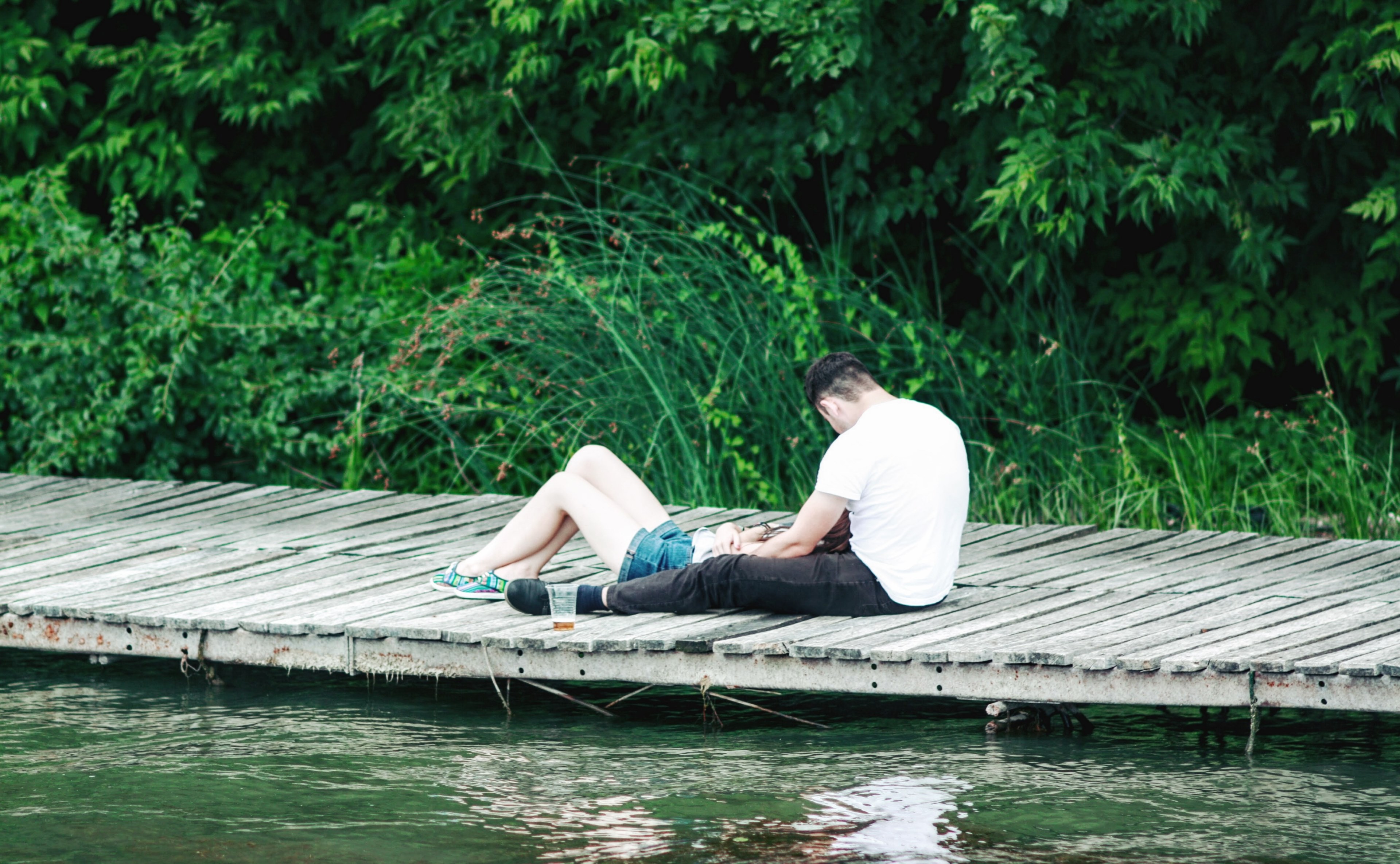 person relax pier and happy 4k, HD Wallpaper