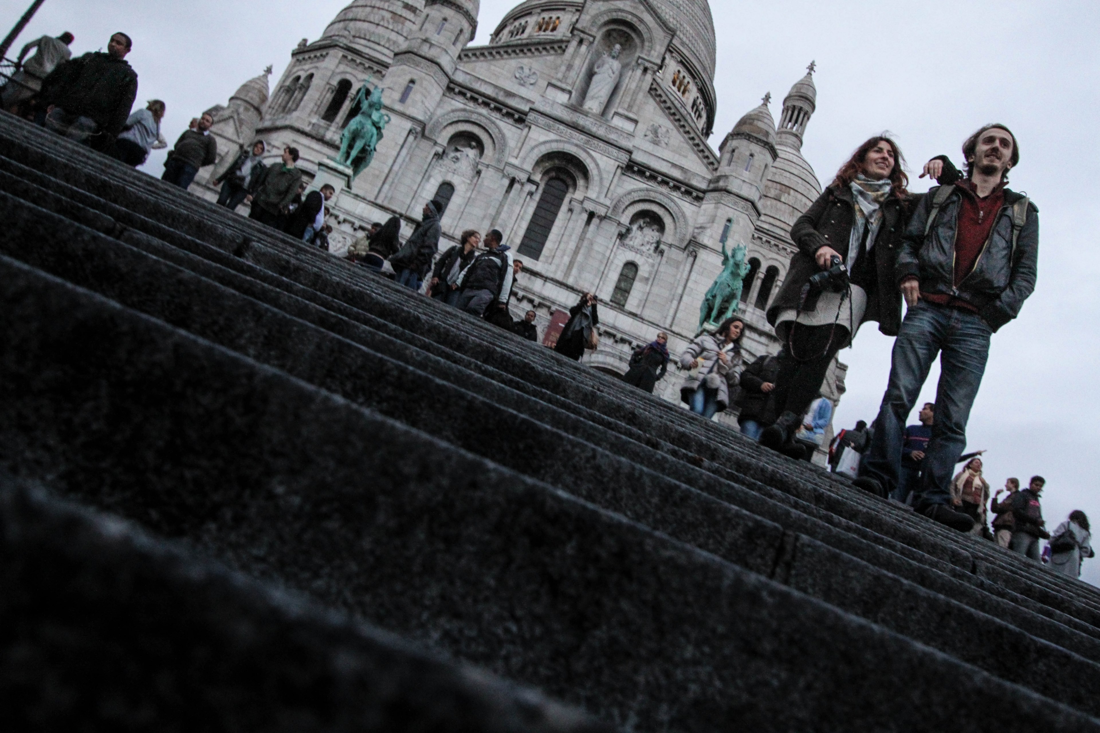 a couple standing in front of a historic french building, _couple tourists france 4k, HD Wallpaper