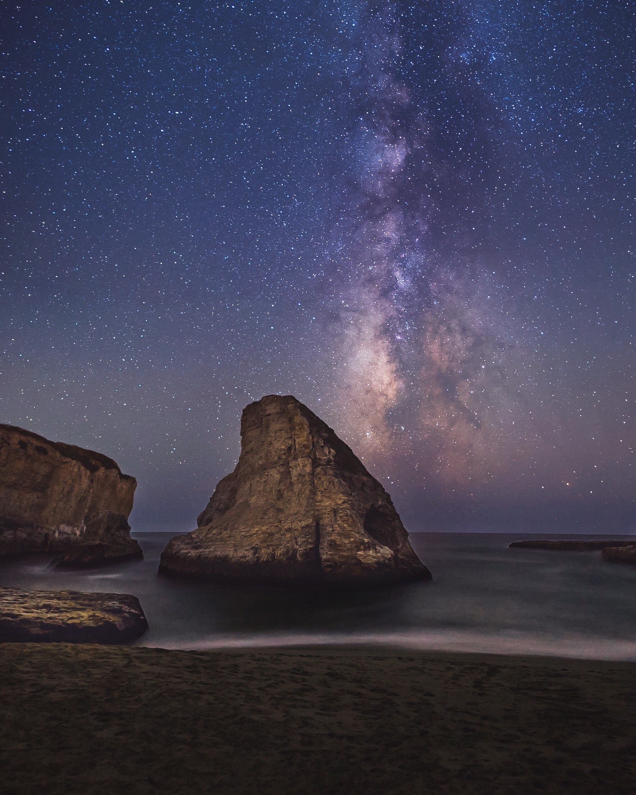 shark fin unde the stars 4k, Phone HD Wallpaper