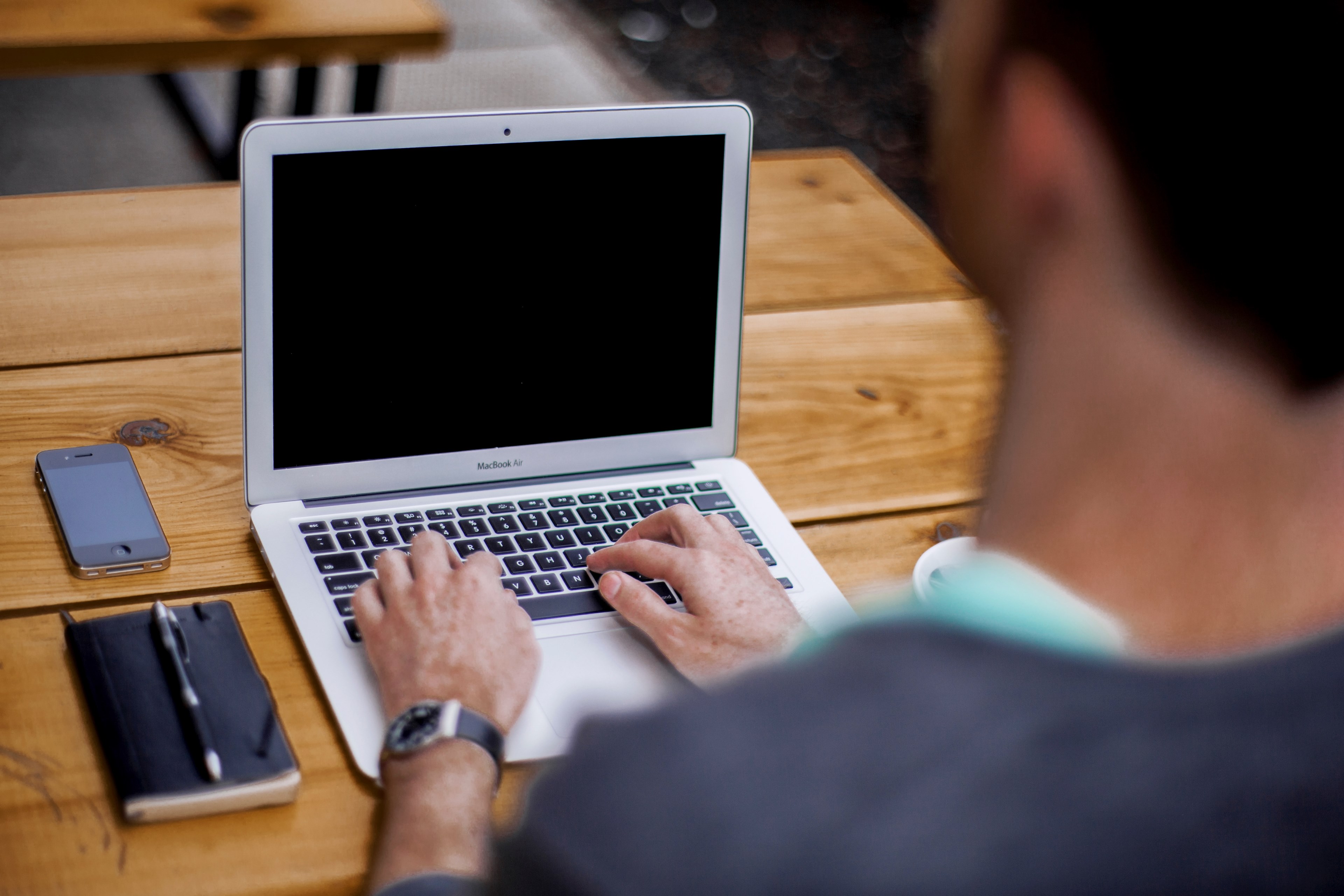 a business man typing on his macbook laptop with apple smartphone on the desk, _man typing on laptop 4k, HD Wallpaper