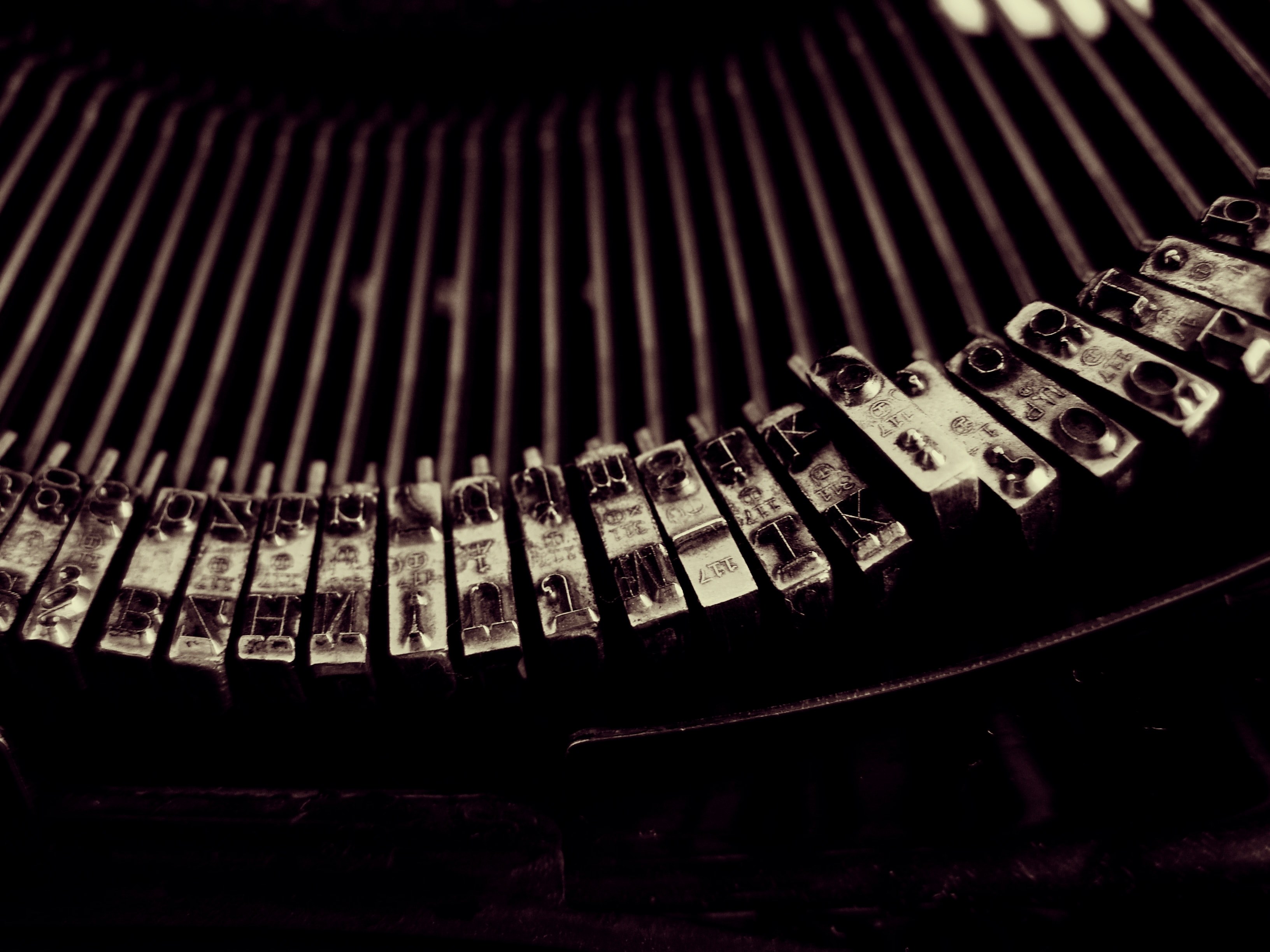close up of typebars in a typewriter, typebars in close up 4k, HD Wallpaper