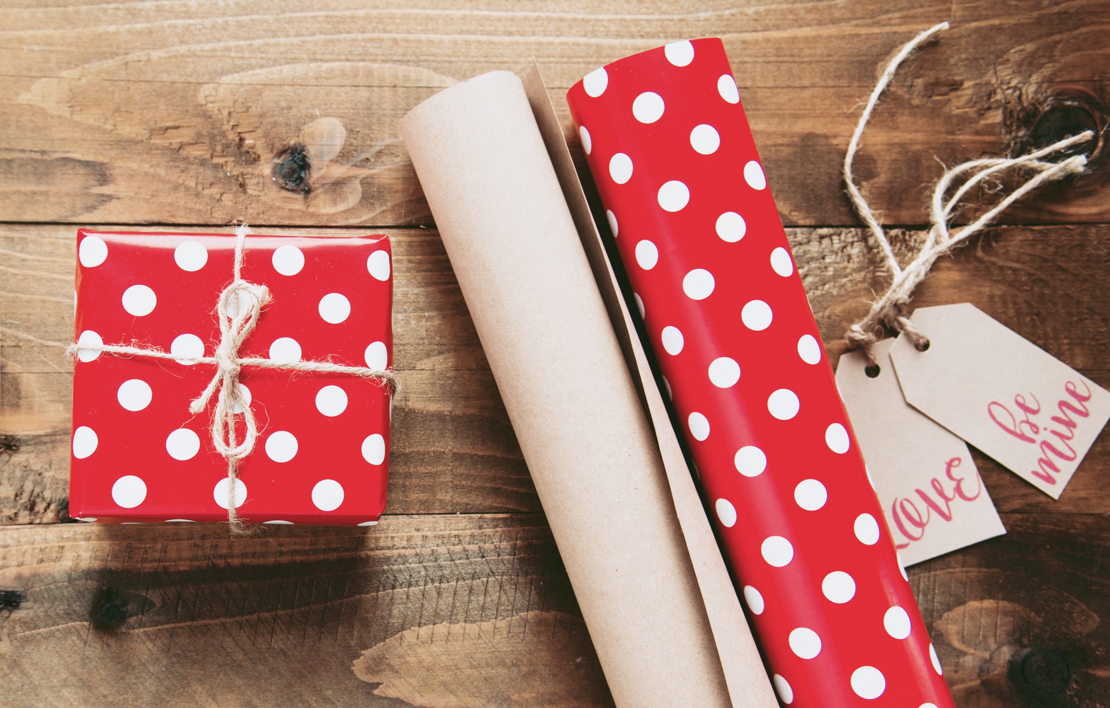 gift wrap red polka dot and paper 4k, HD Wallpaper
