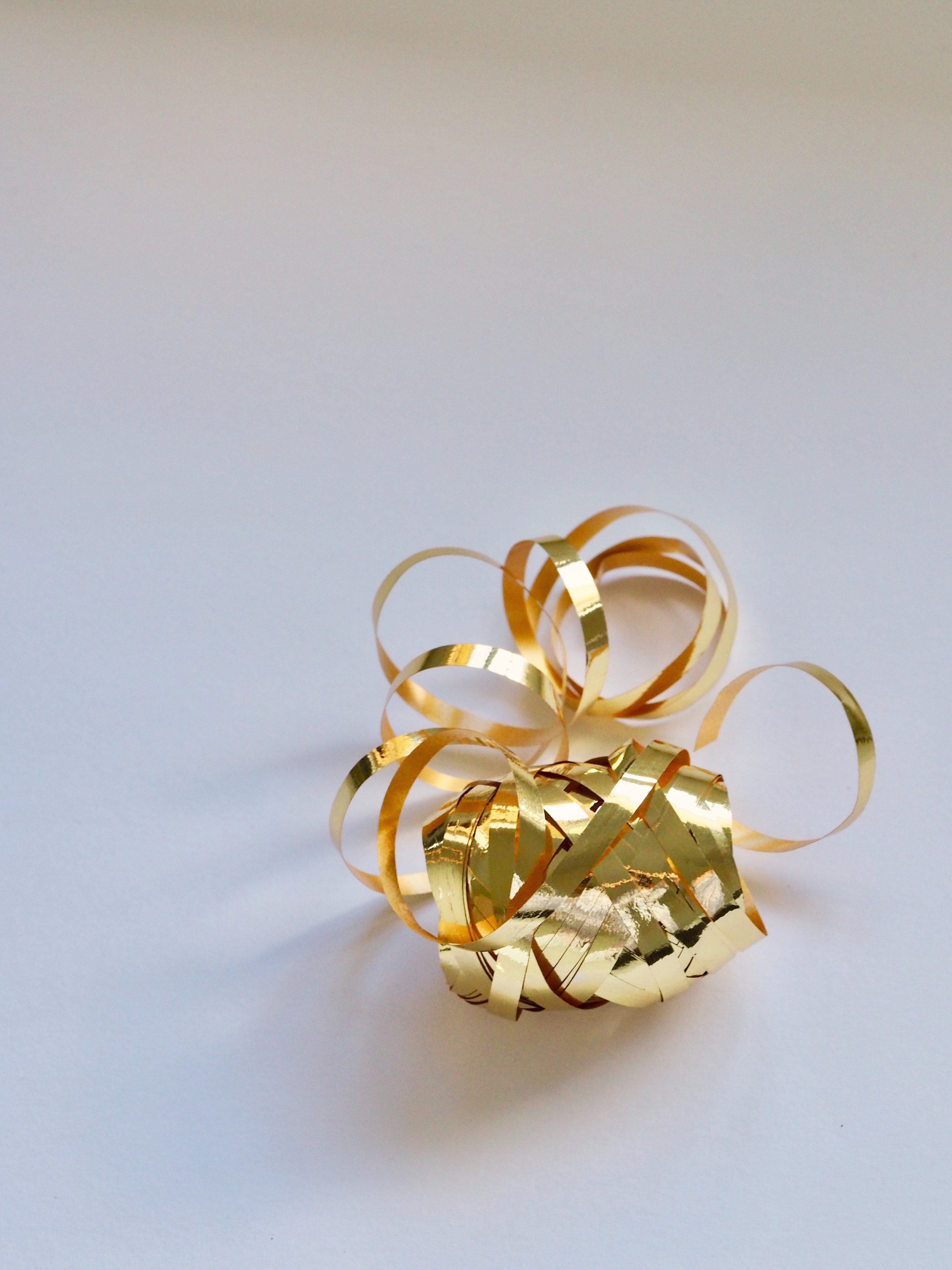 gold ribbon 4k, Phone HD Wallpaper