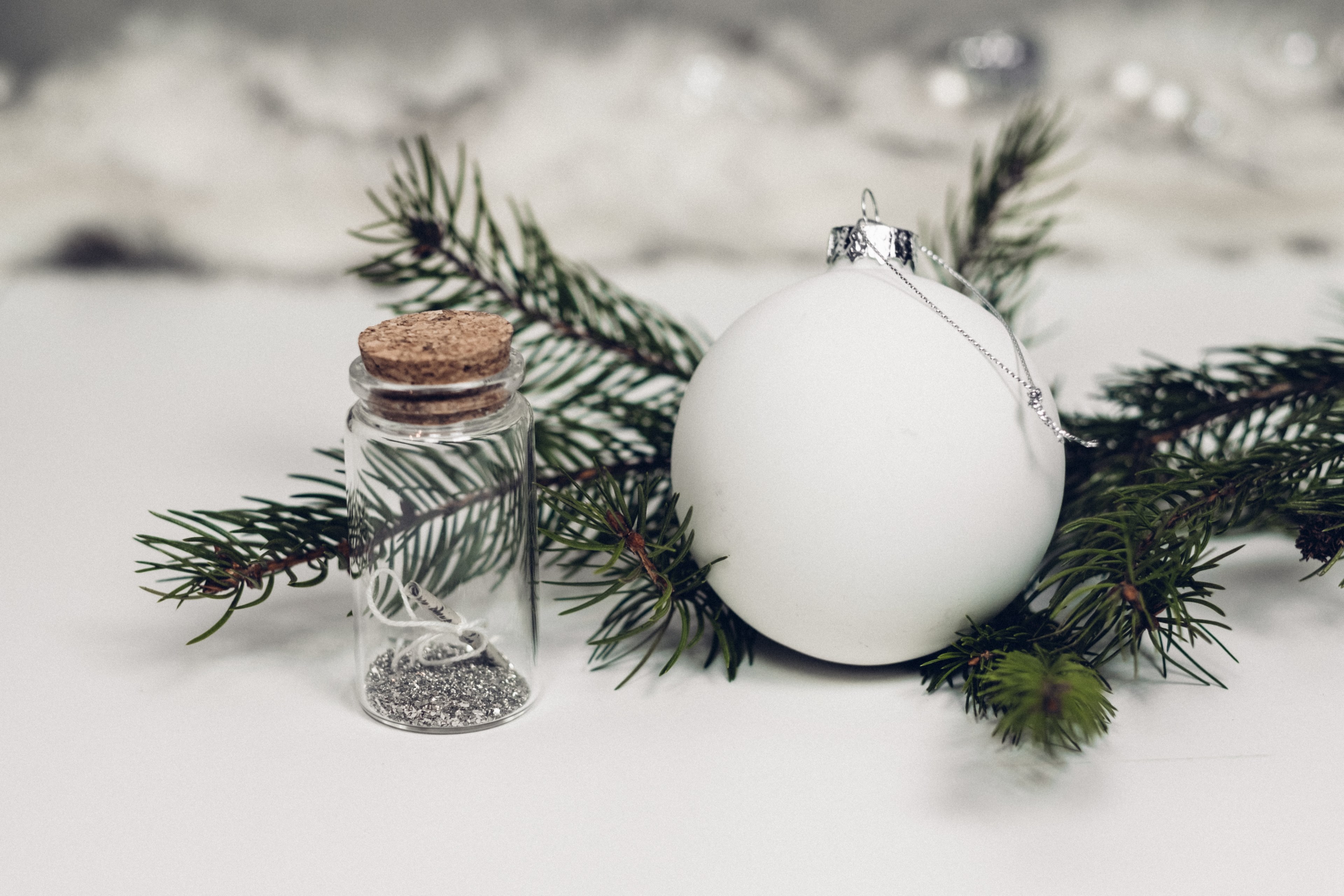 bauble foliage glitter and branch 4k, HD Wallpaper