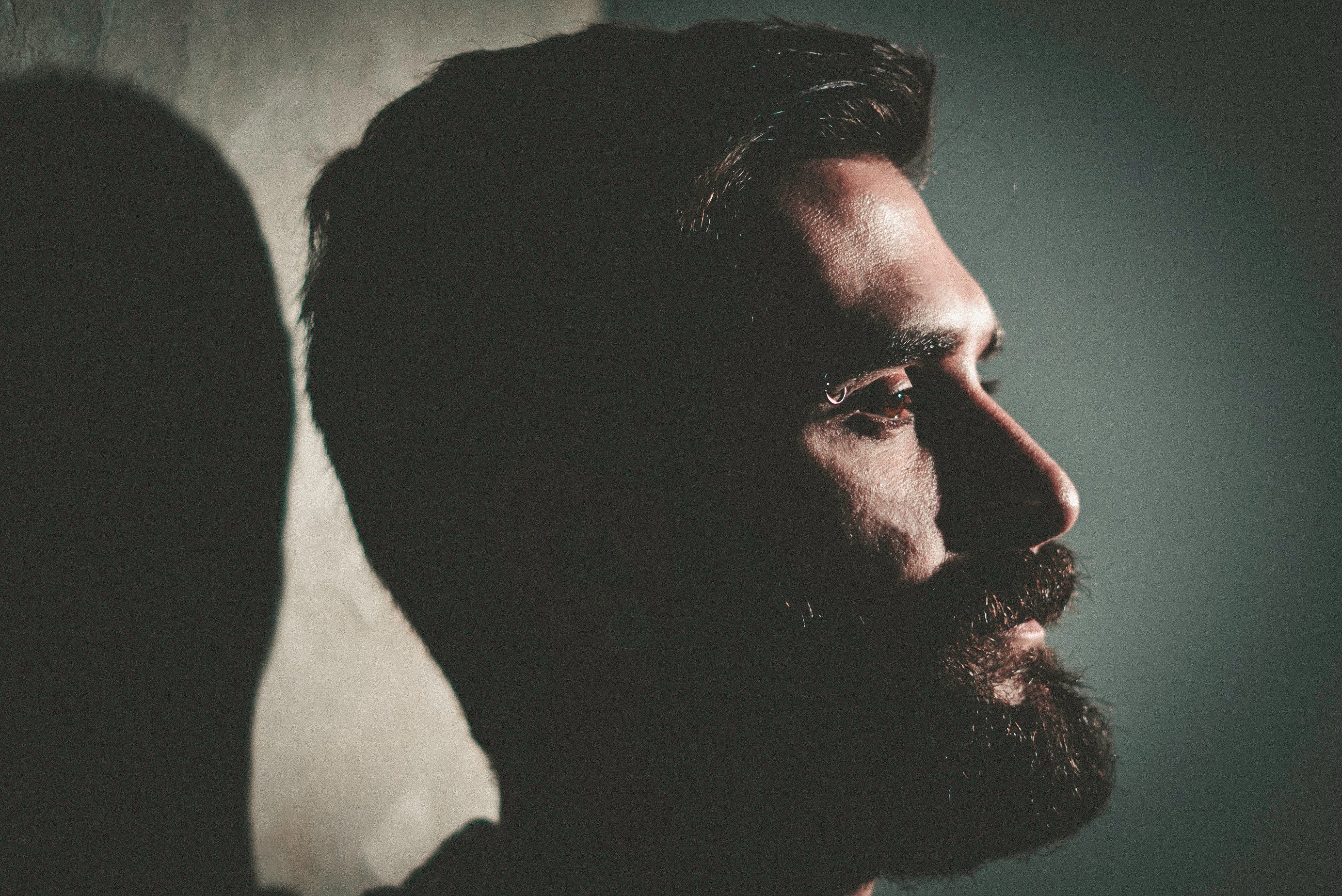 a close up bearded man with a serious expression casts a shadow, bearded man casts a shadow 4k, HD Wallpaper