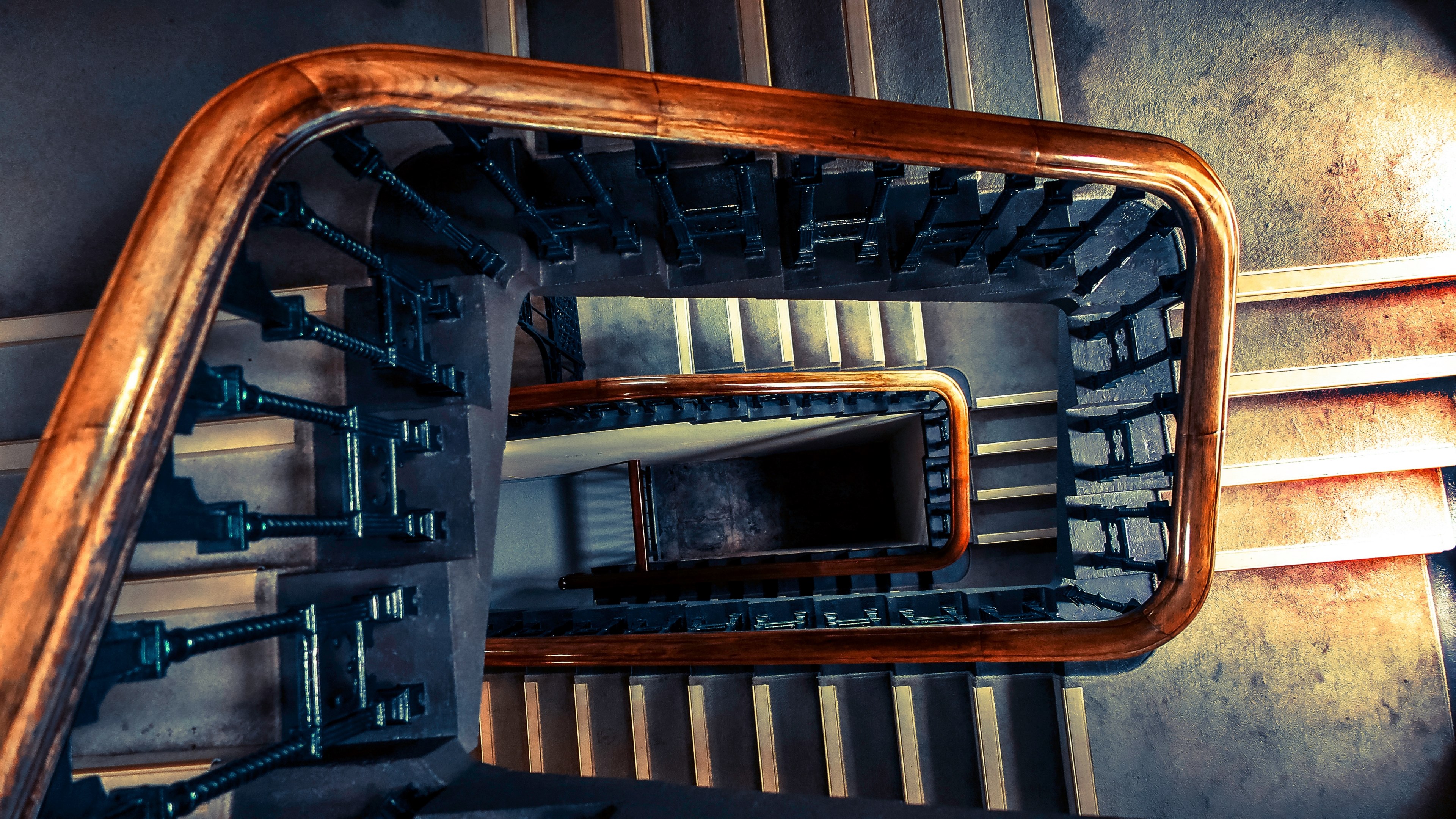 birds eye view falling basement and historical building 4k, HD Wallpaper