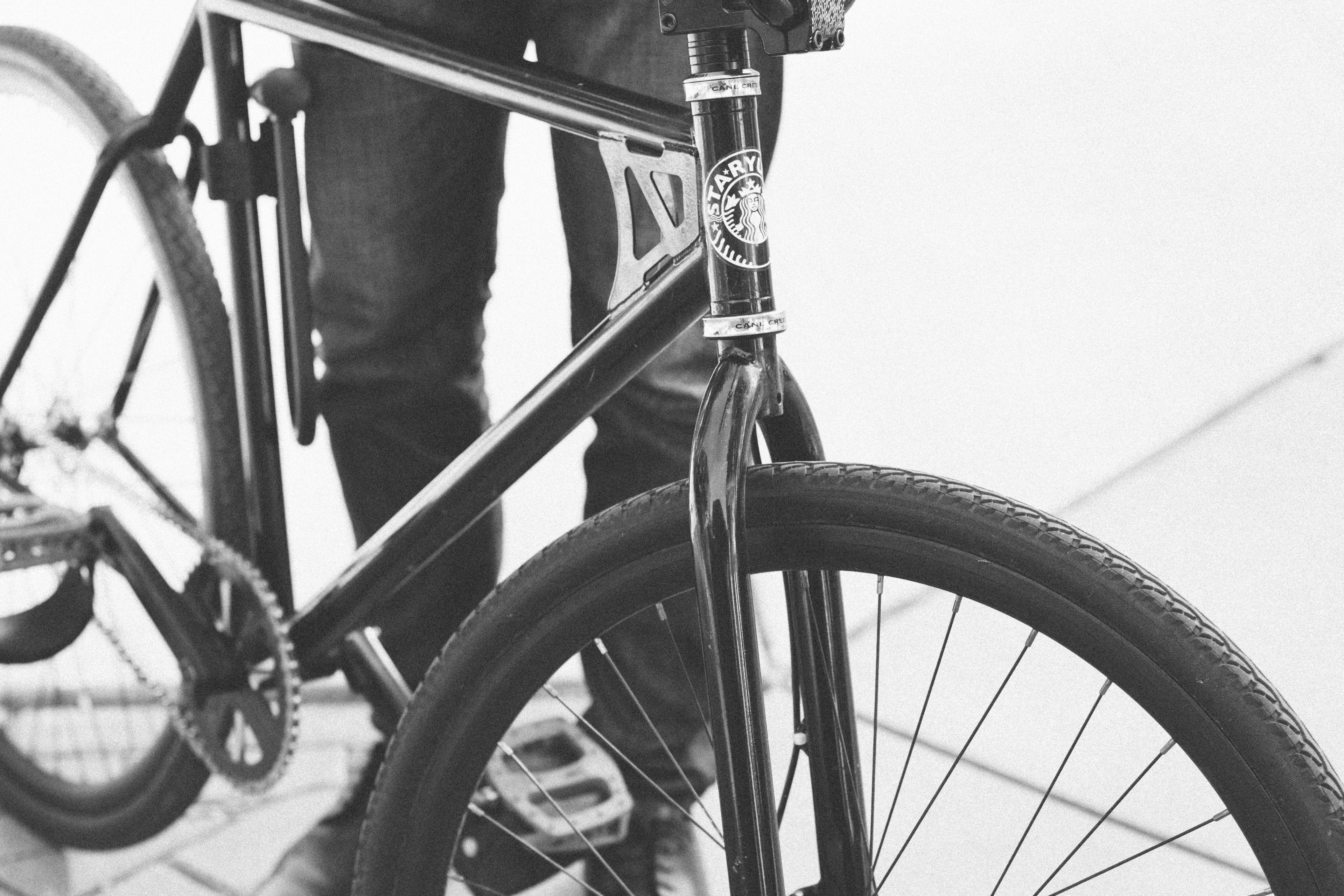 black and white close up shot of bike and persons legs, monochrome bike and legs 4k, HD Wallpaper