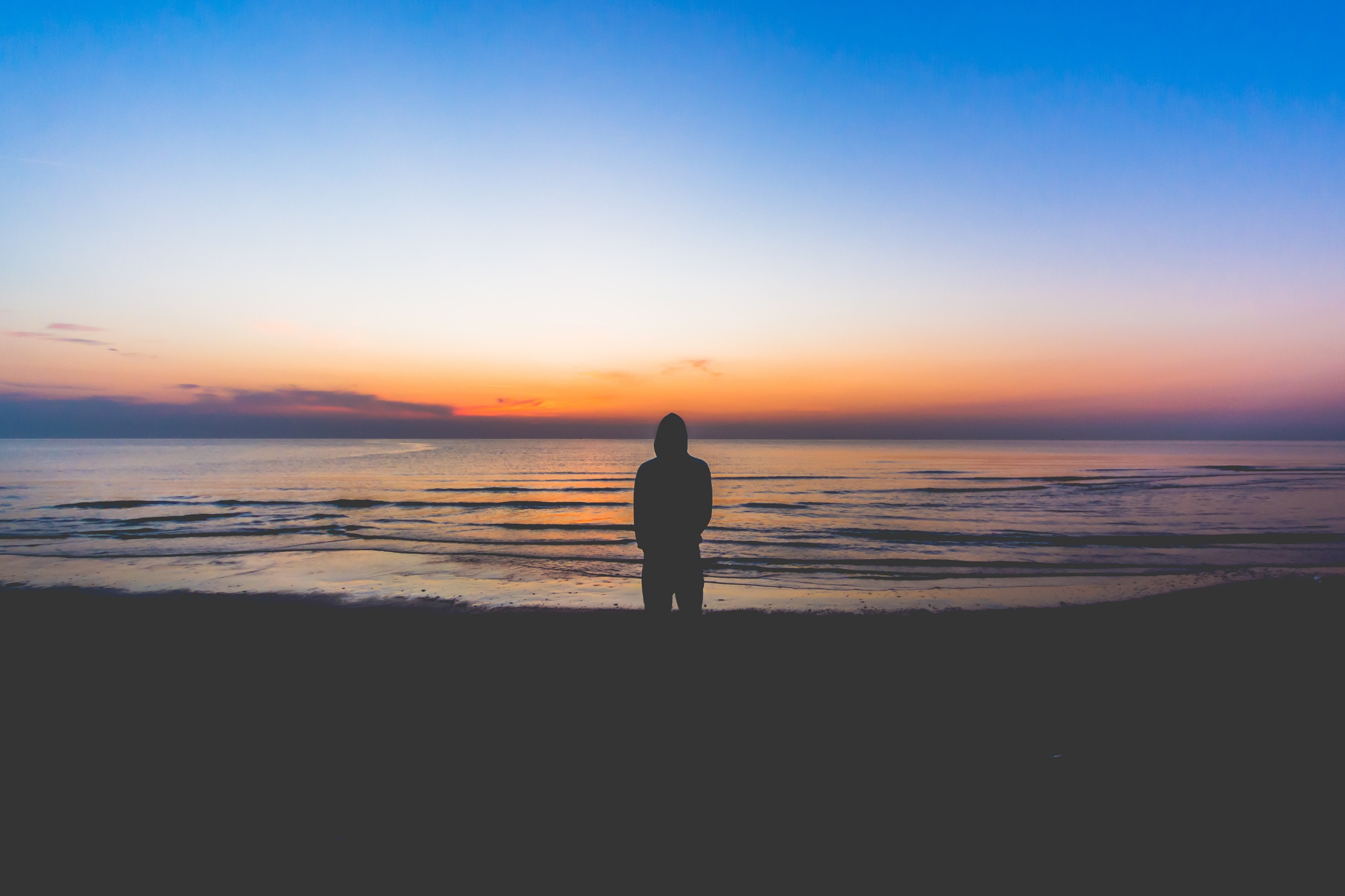 silhouette of a person standing on the beach at the edge of rippling water watching the sunset, riccione beachfront sunset 4k, HD Wallpaper