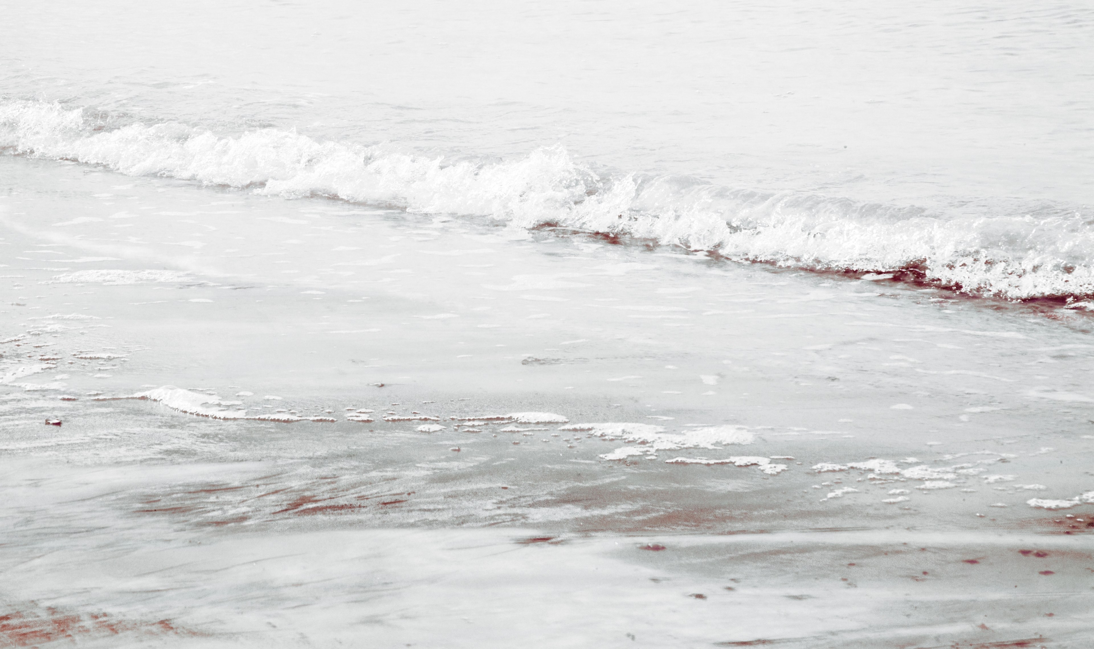 small wave washing on the wreck beach, small wave washing on beach 4k, HD Wallpaper