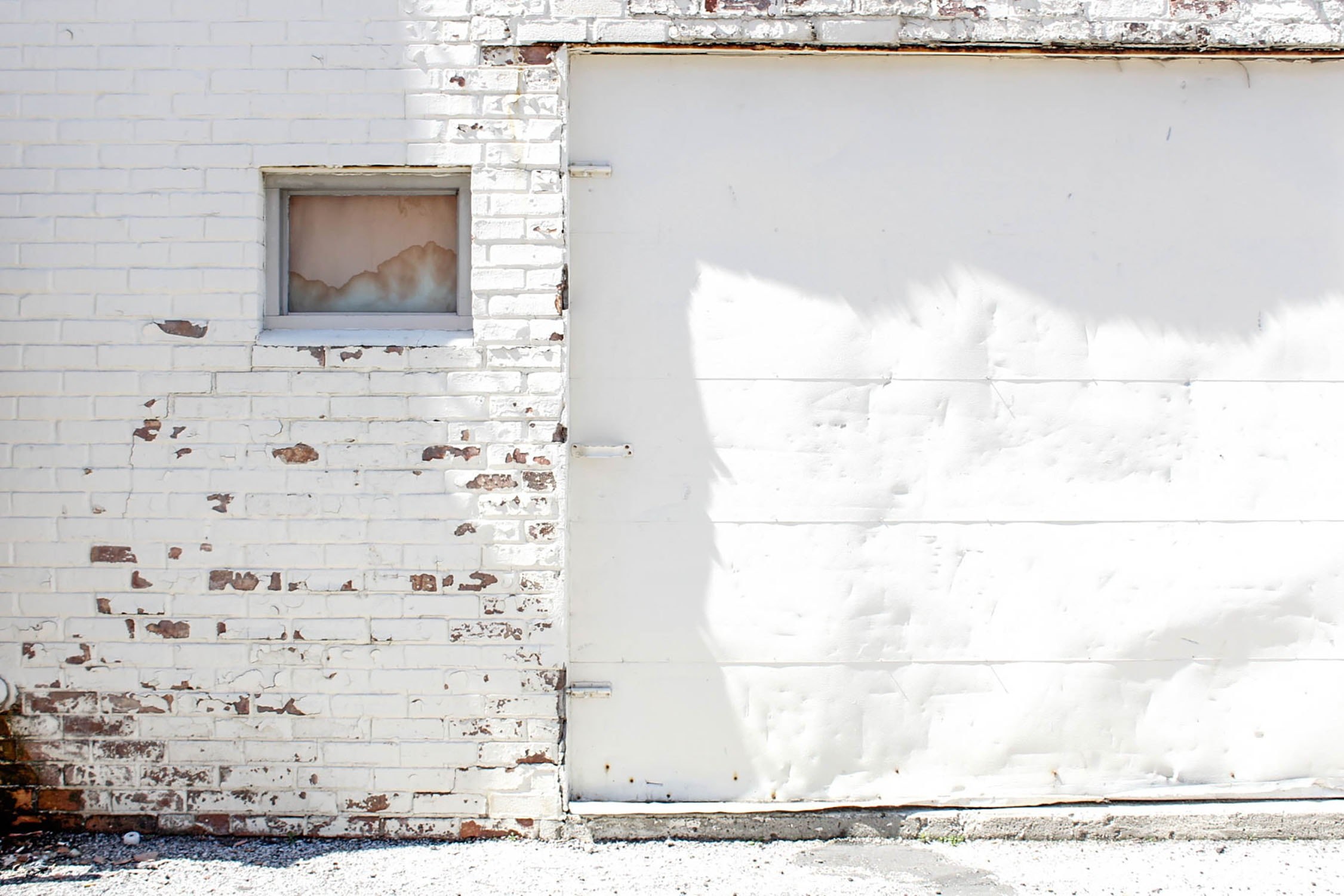 garage door weathered wall and urban decay 4k, HD Wallpaper