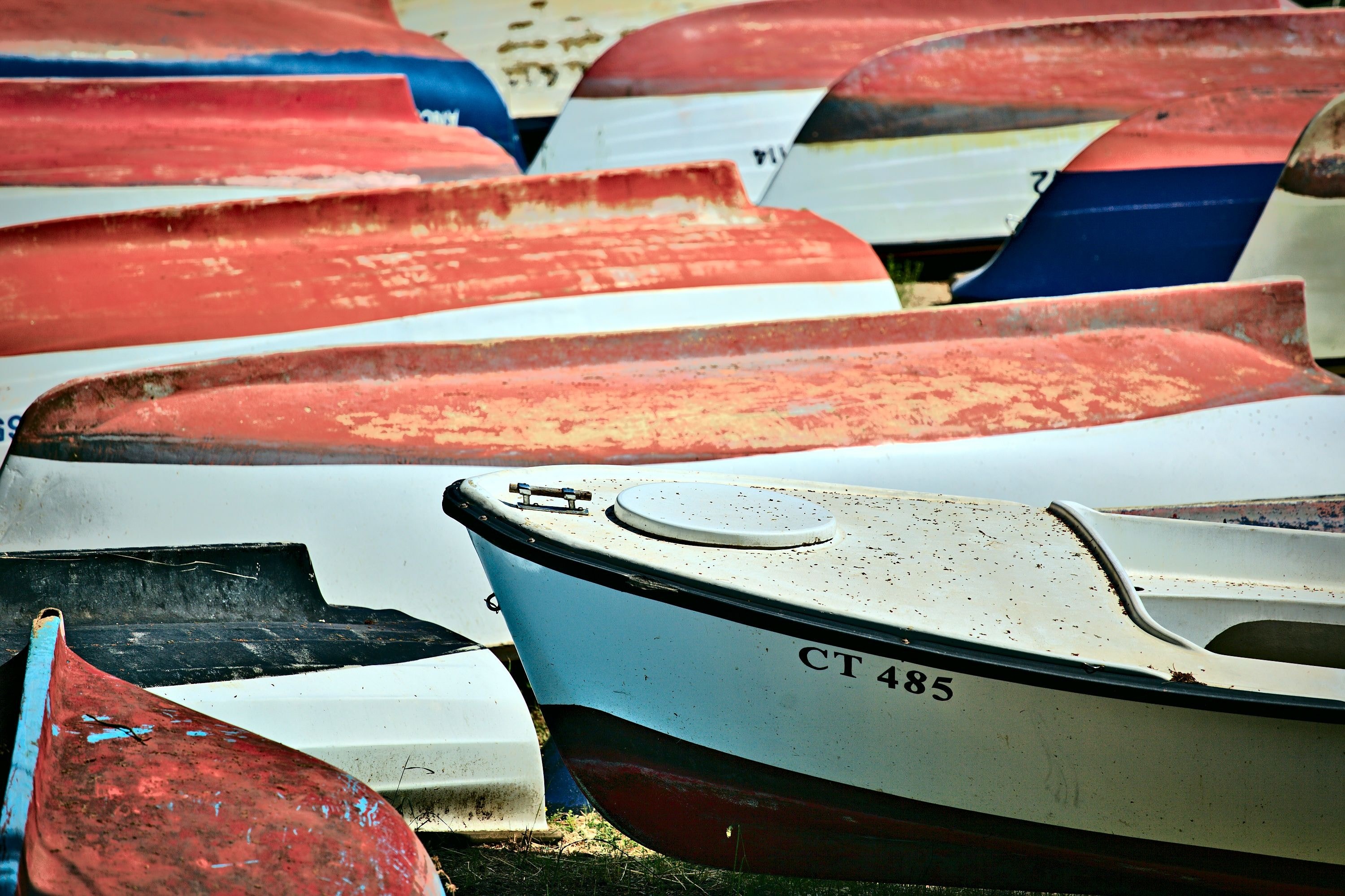 a number of boats flipped upside down on a shore, upside down boats 4k, HD Wallpaper