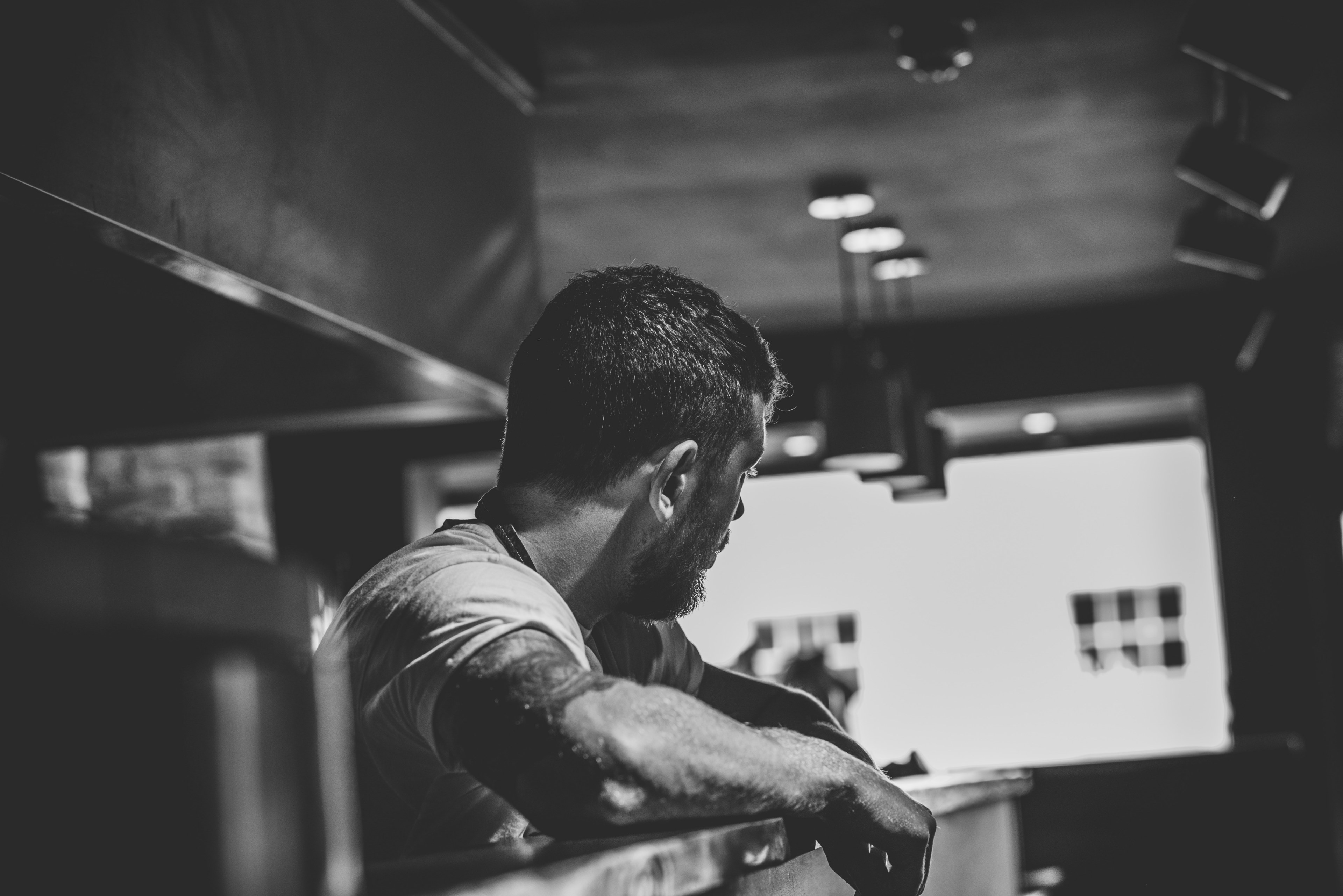 a man leans against a kitchen counter and looks away from the camera, _the chef 4k, HD Wallpaper