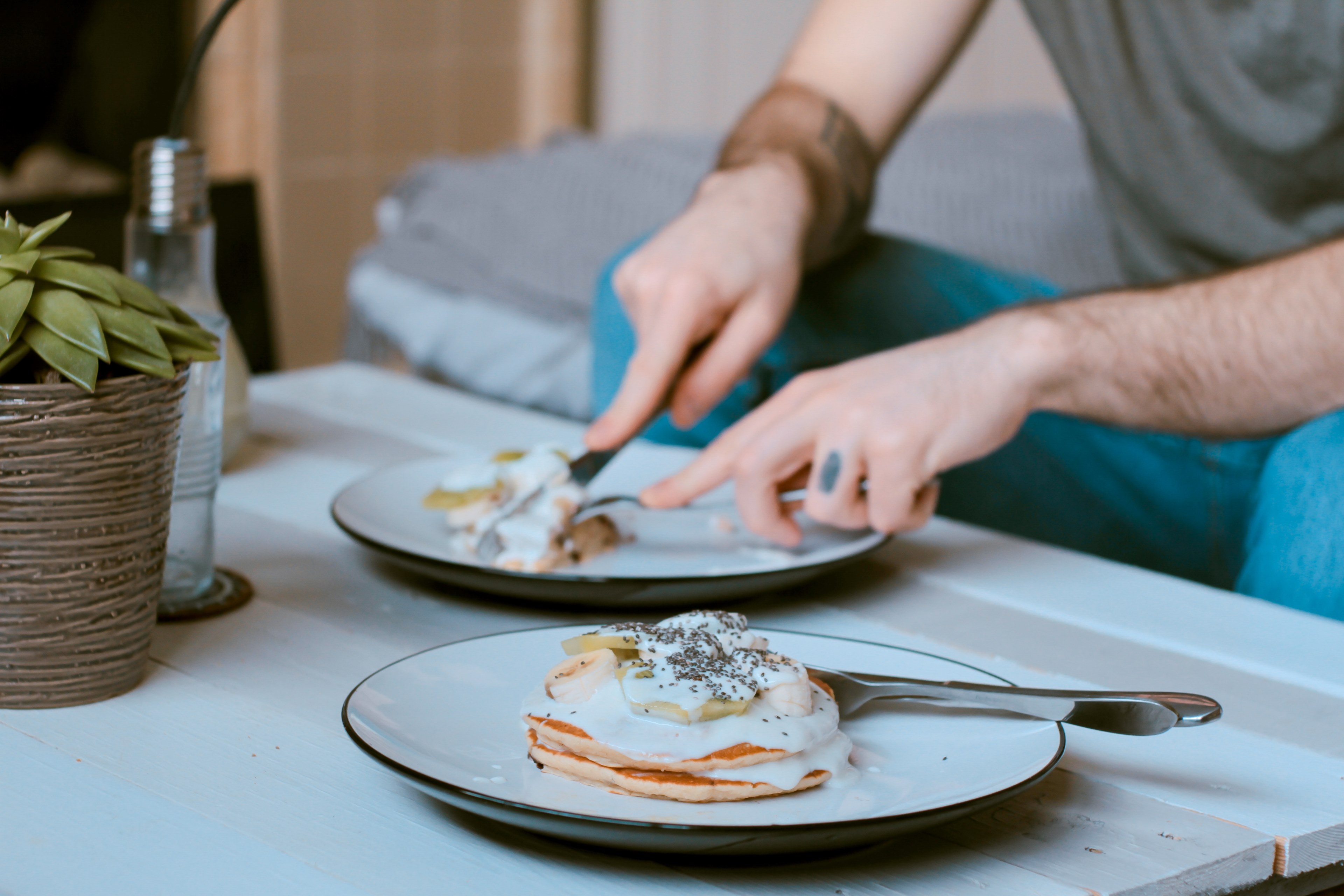hands cut a stack of pancakes with fruit and yogurt, pancakes 4k, HD Wallpaper
