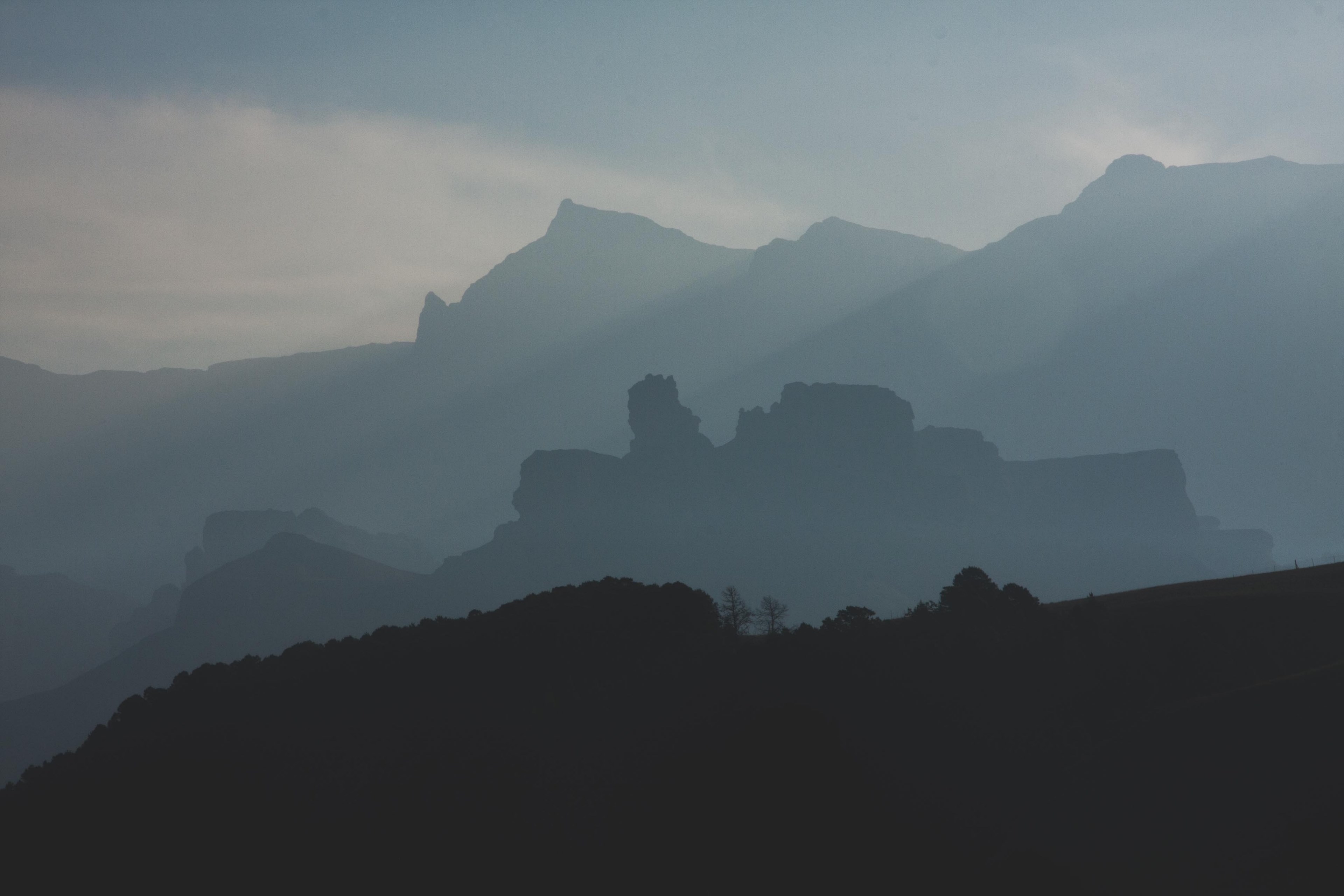 clouds and mist cover mountains, foggy silhouettes 4k, HD Wallpaper