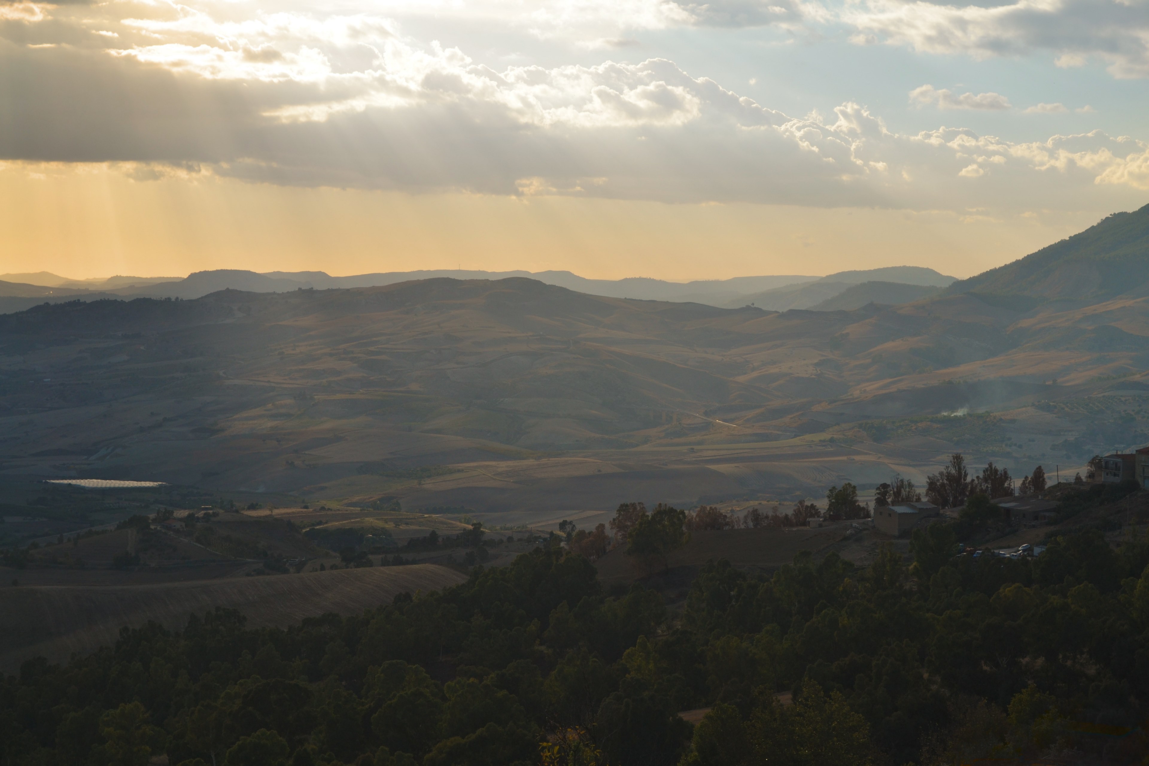 an italian landscape of mountains and rolling hills during golden hour in sicily, sicilian landscape 4k, HD Wallpaper