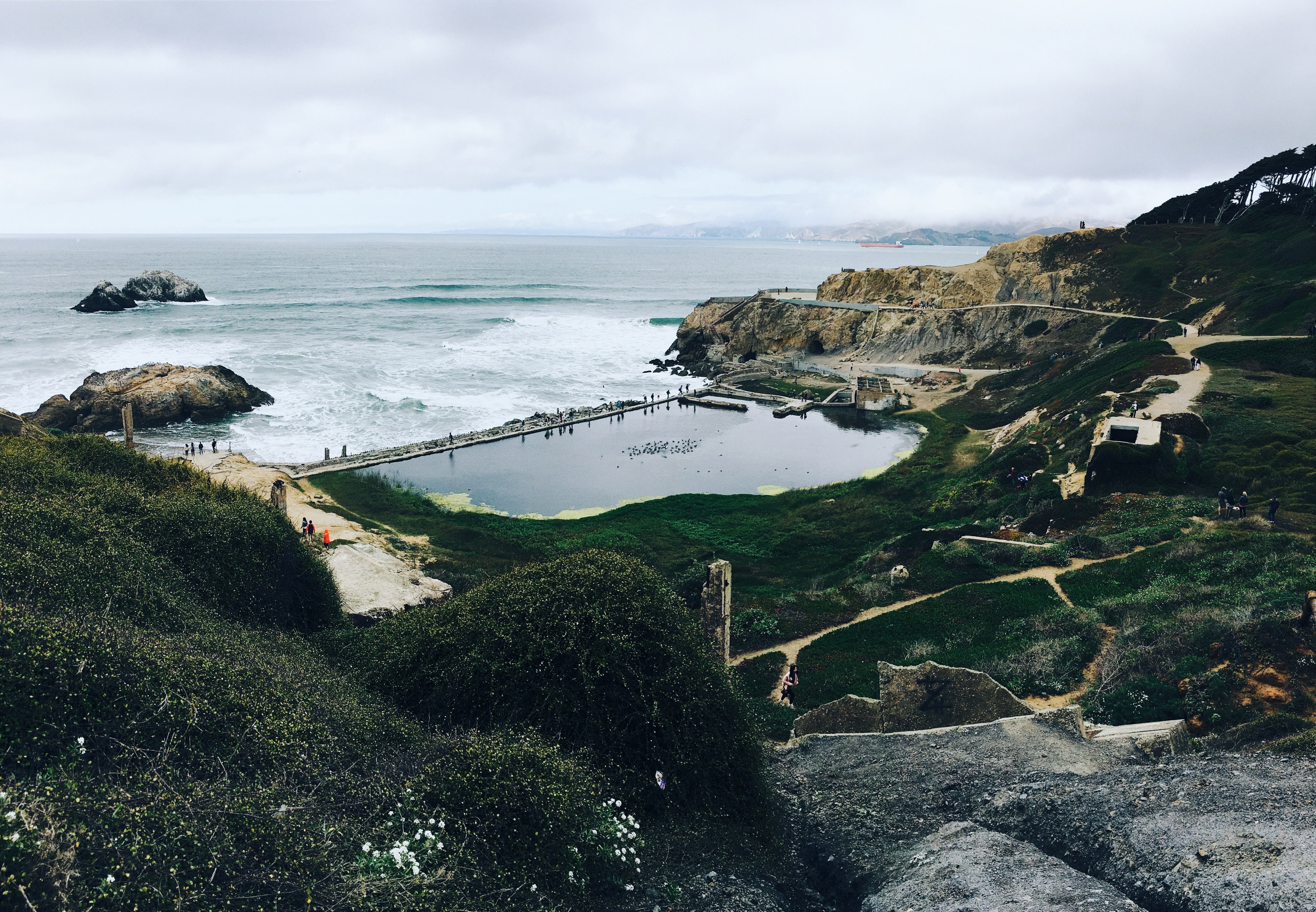 low cliffs around a small closed off ocean inlet, ocean inlet near san francisco 4k, HD Wallpaper