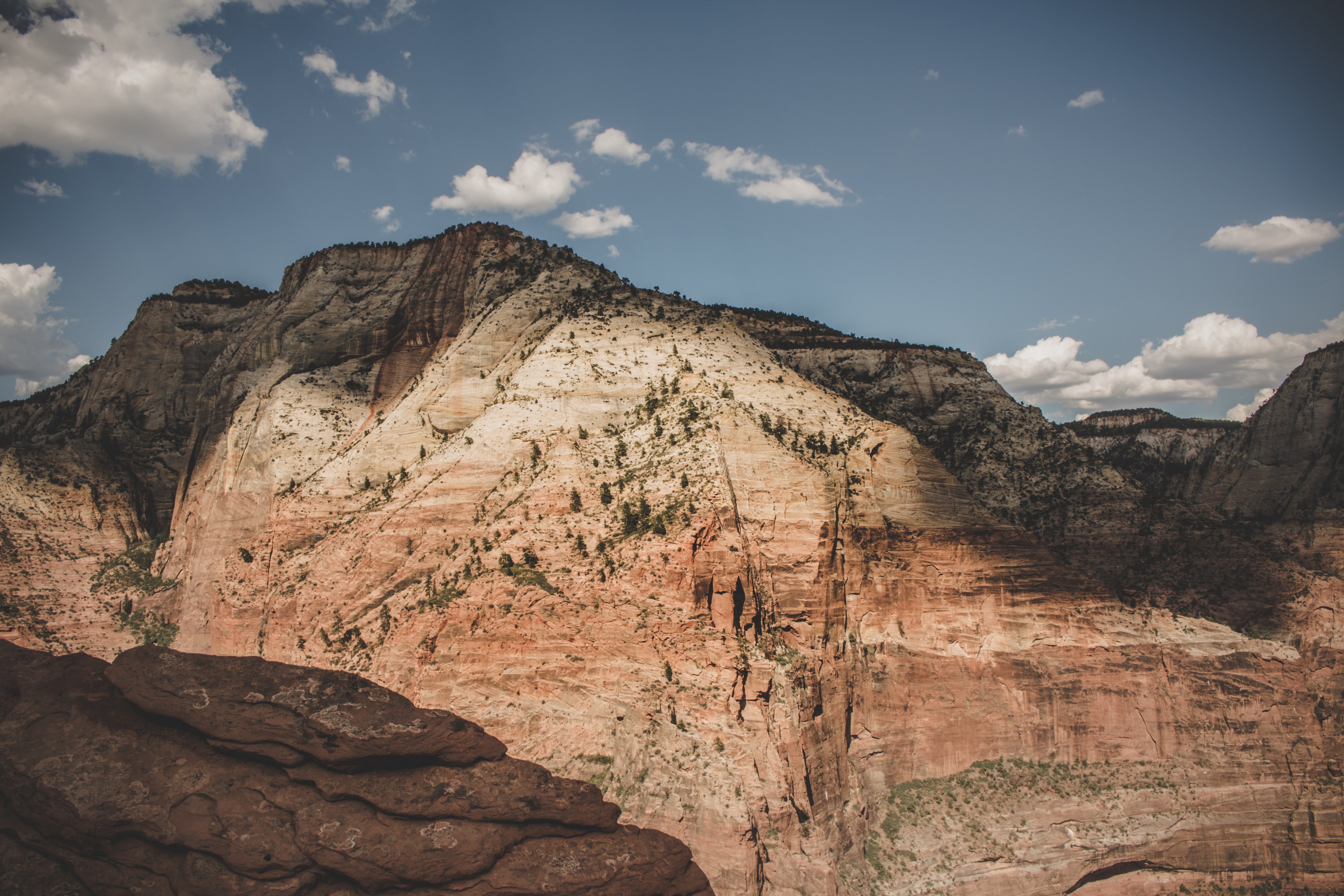 a red sandstone mountain under scattered clouds on a blue sky, sandstone peak 4k, HD Wallpaper