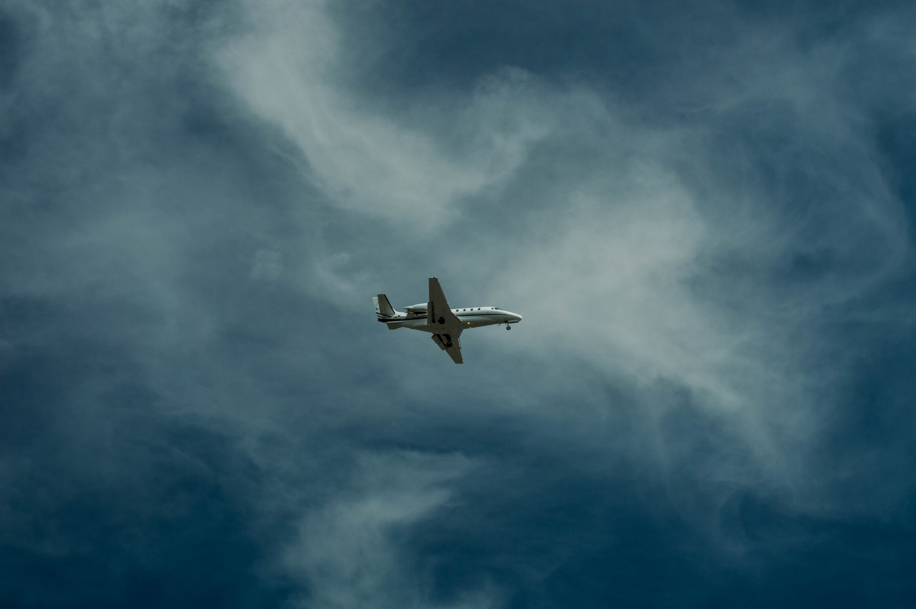 a small passenger plane in a cloudy evening sky, small plane in flight 4k, HD Wallpaper