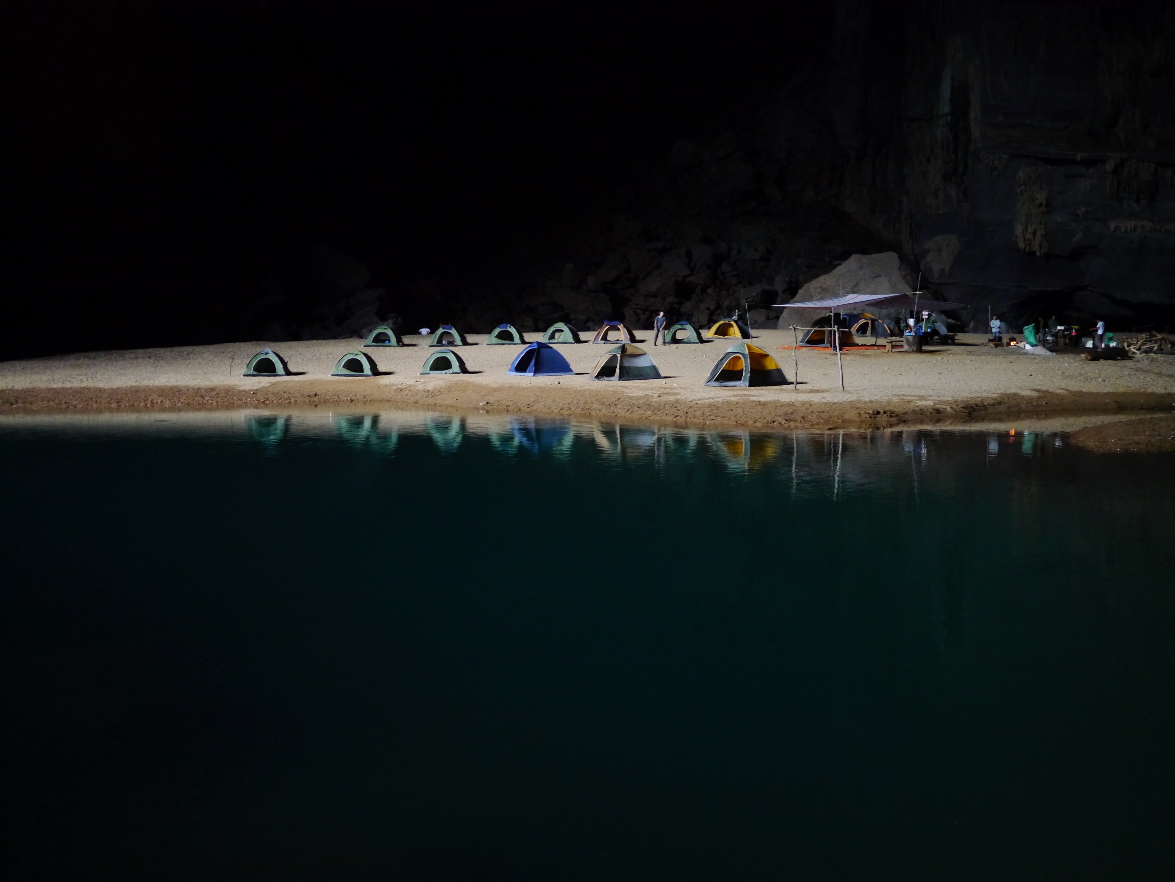 camp of tents by the lake at night in vietnam, desert camping 4k, HD Wallpaper