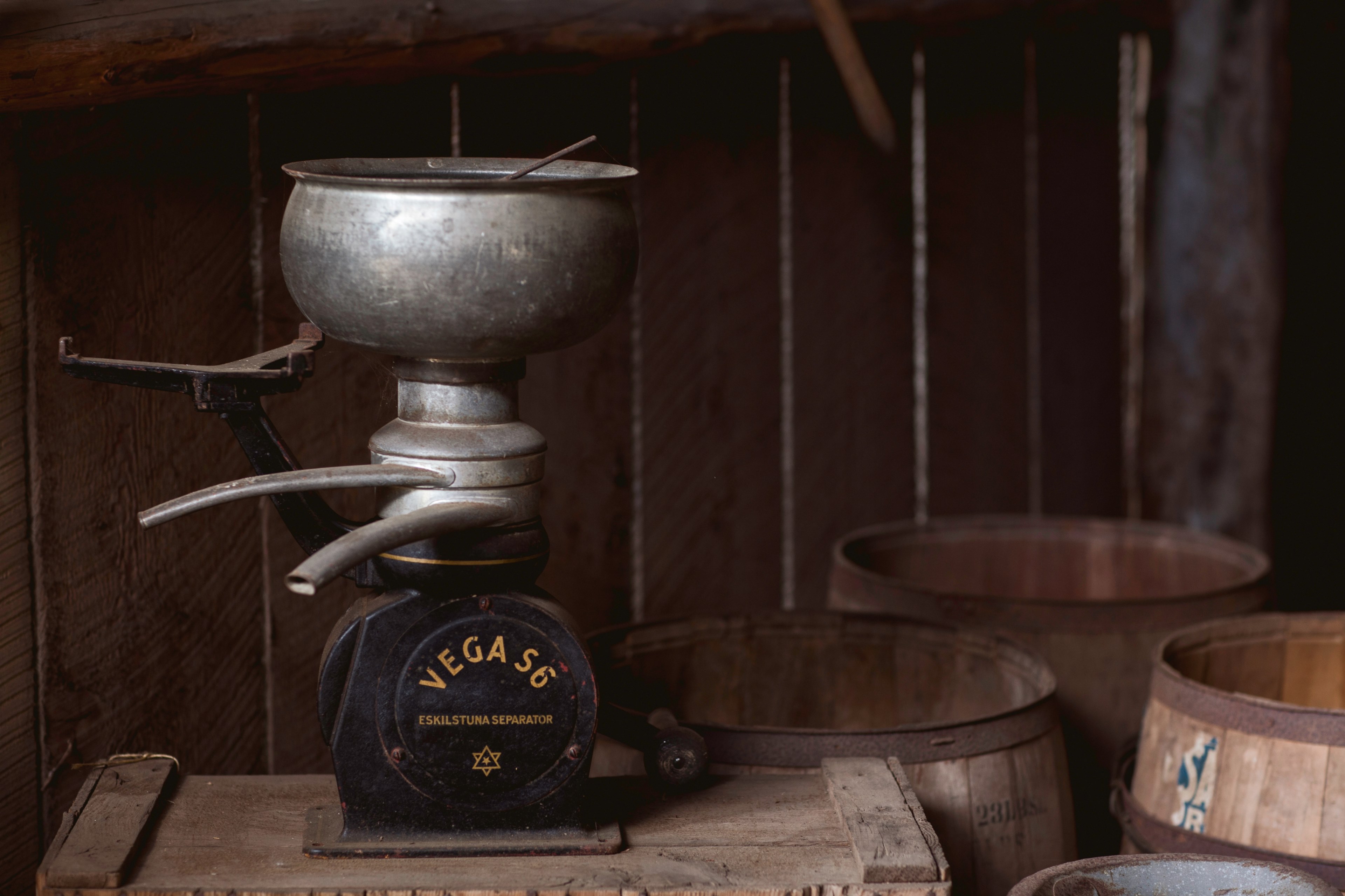 wood barrel kitchen utensil and coffee maker 4k, HD Wallpaper