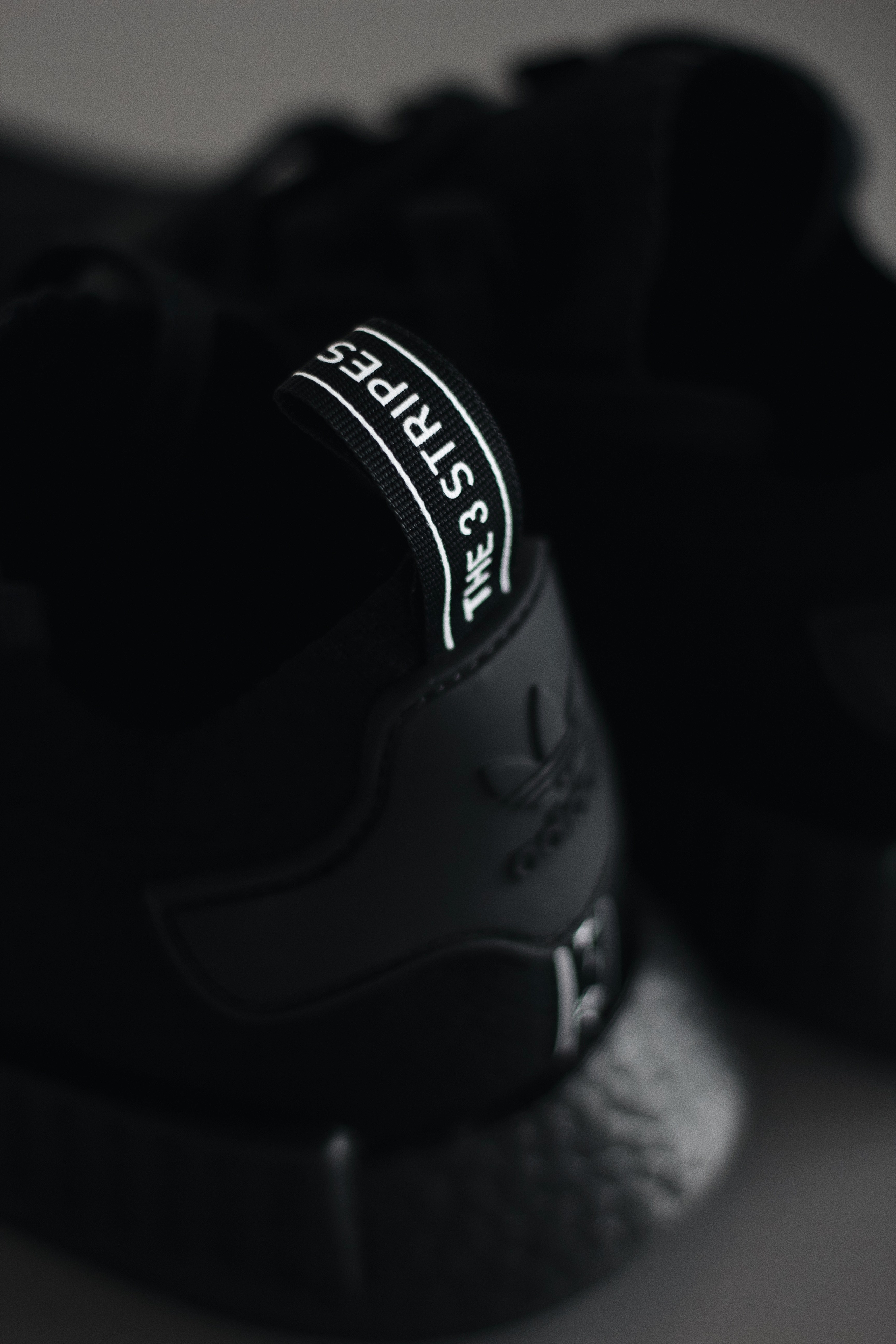 shoe black and white minimal and white hd, 4k, Phone HD Wallpaper