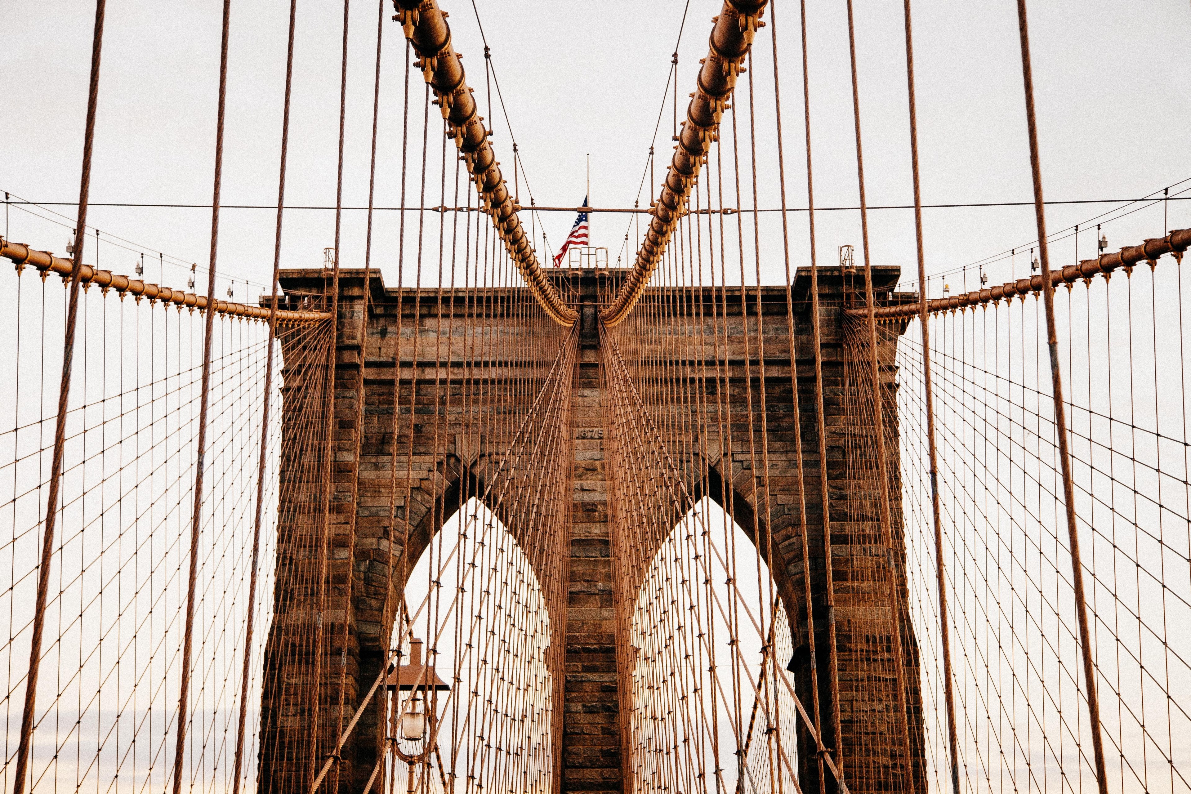 a look up at one of the towers on new york citys brooklyn bridge, the beautiful brooklyn bridge 4k, HD Wallpaper