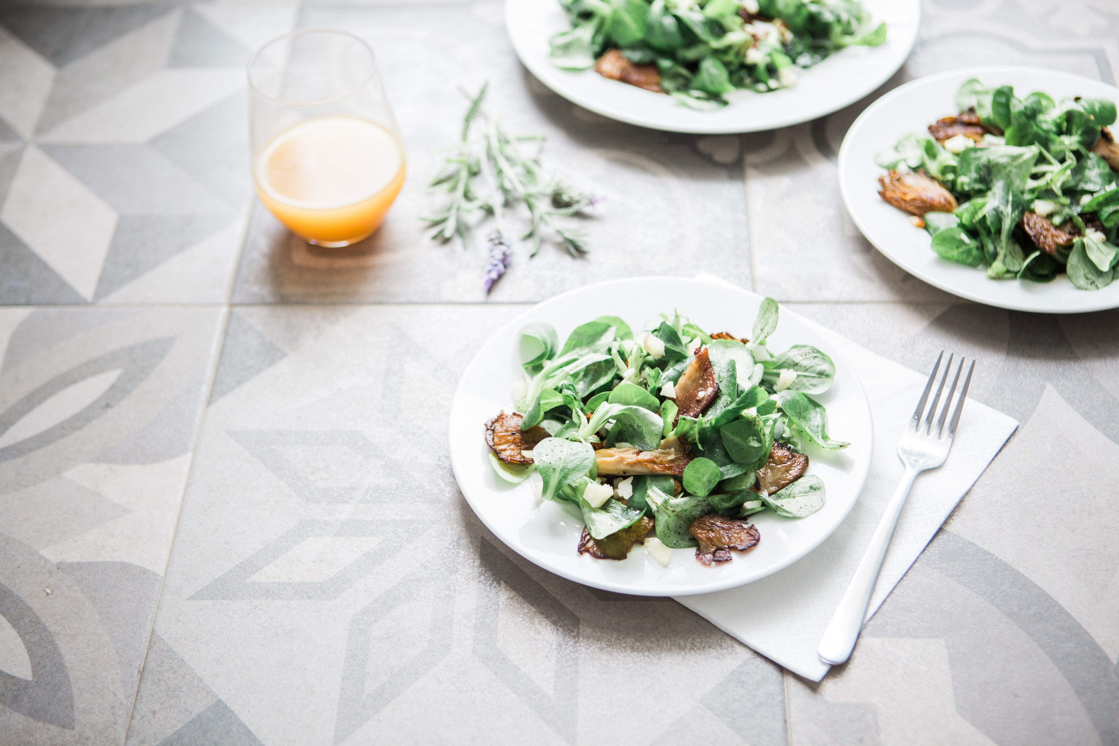 plates of fresh salads and a glass of orange juice at a kitchen table, salads for lunch 4k, HD Wallpaper