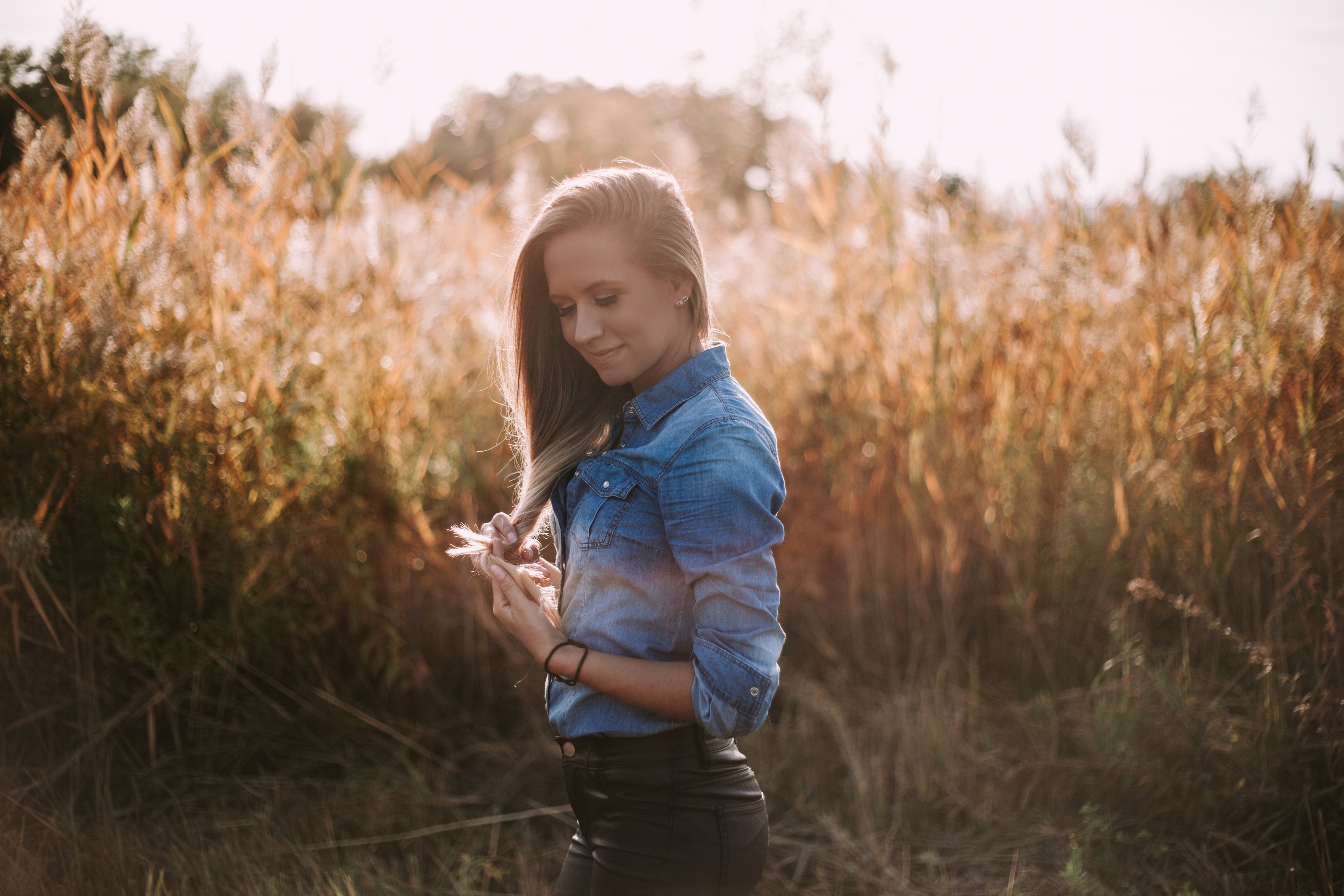 woman female sunlight and field 4k, HD Wallpaper