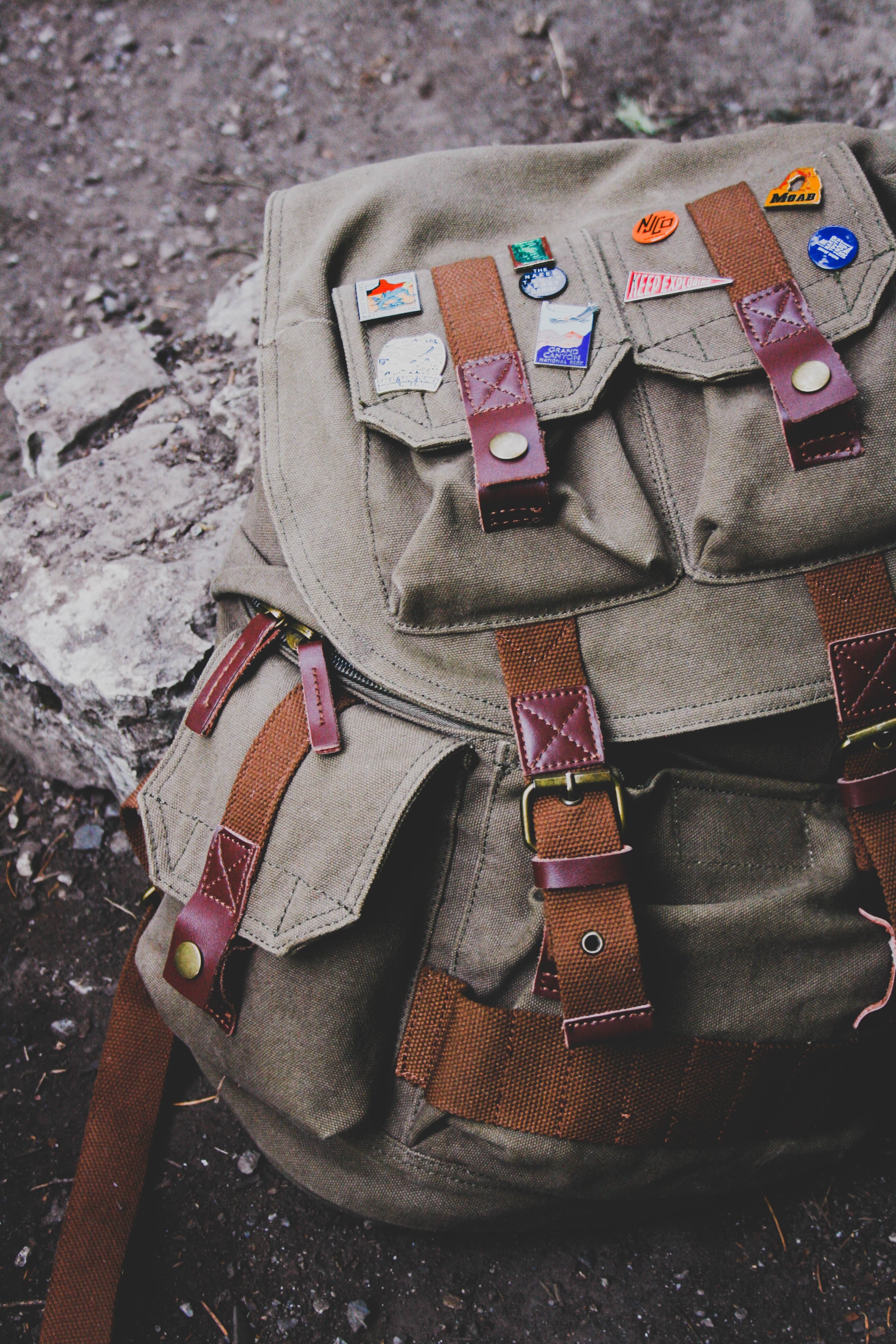 bag backpack badges and enamel pin hd, 4k, Phone HD Wallpaper