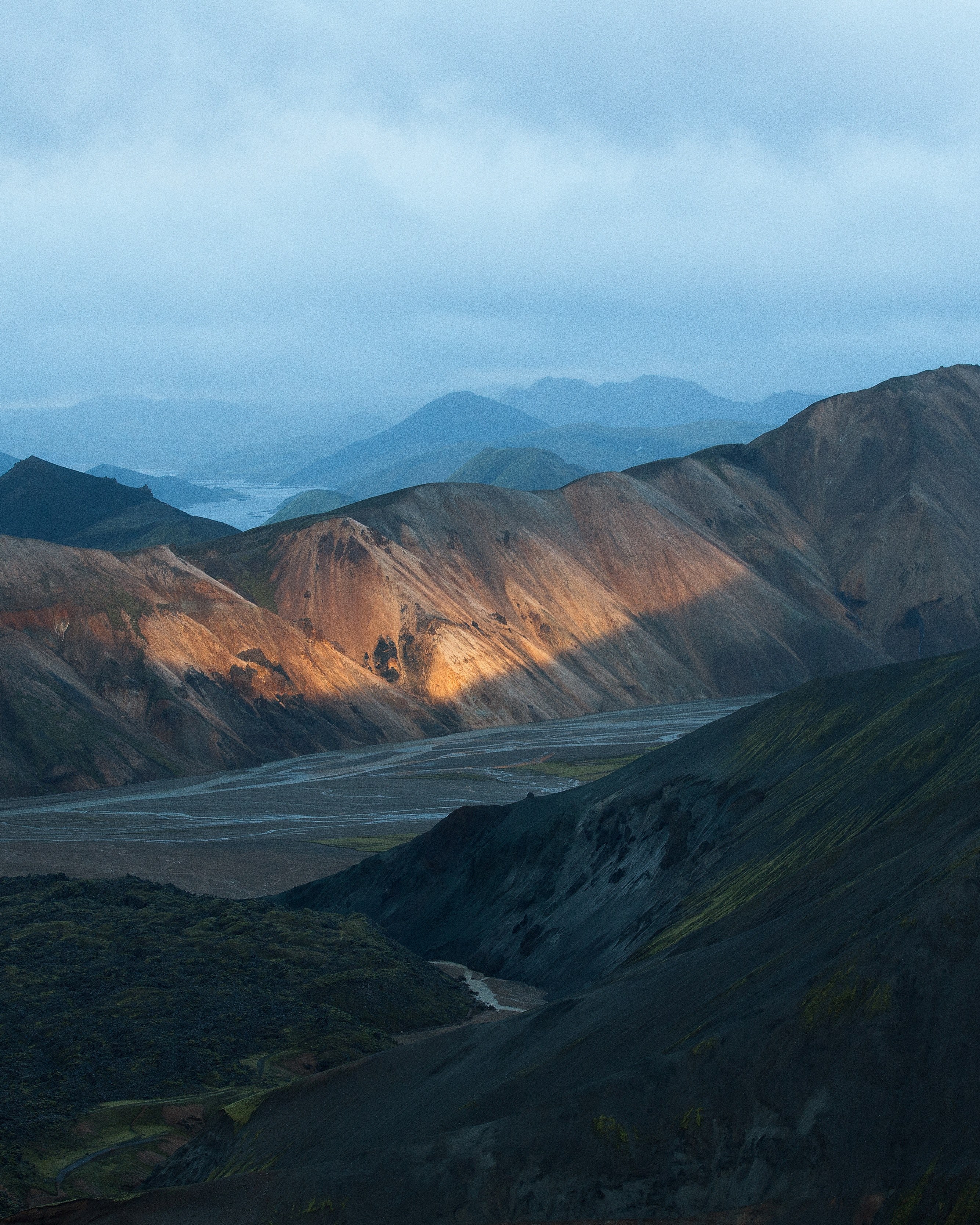 sunlight beams on desert mountains covered in fog, glacial valley 4k, Phone HD Wallpaper