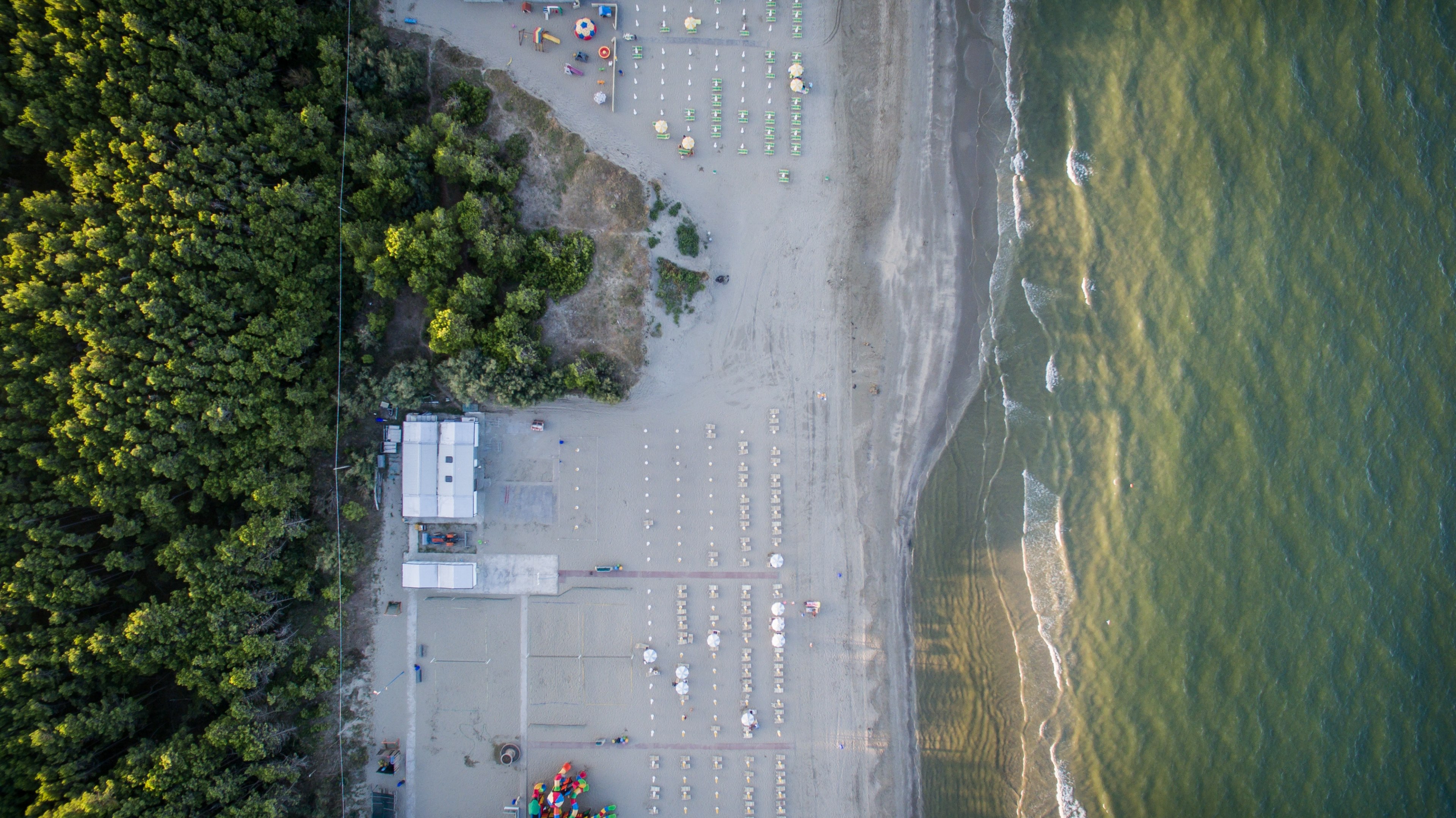 a drone shot of an empty beach lined with deck chairs and umbrellas, empty beach from above 4k, HD Wallpaper