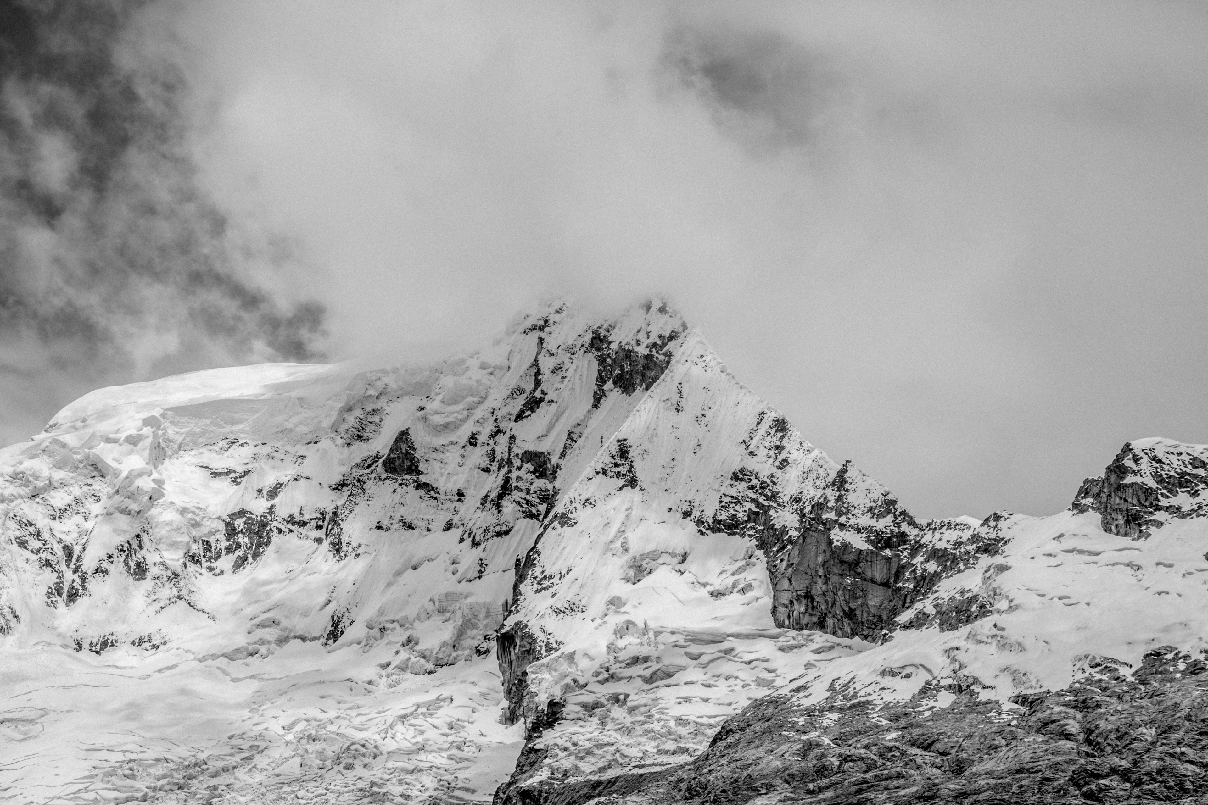 monochromatic view of snowy mountainscape in the fog, monochromatic mountains 4k, HD Wallpaper