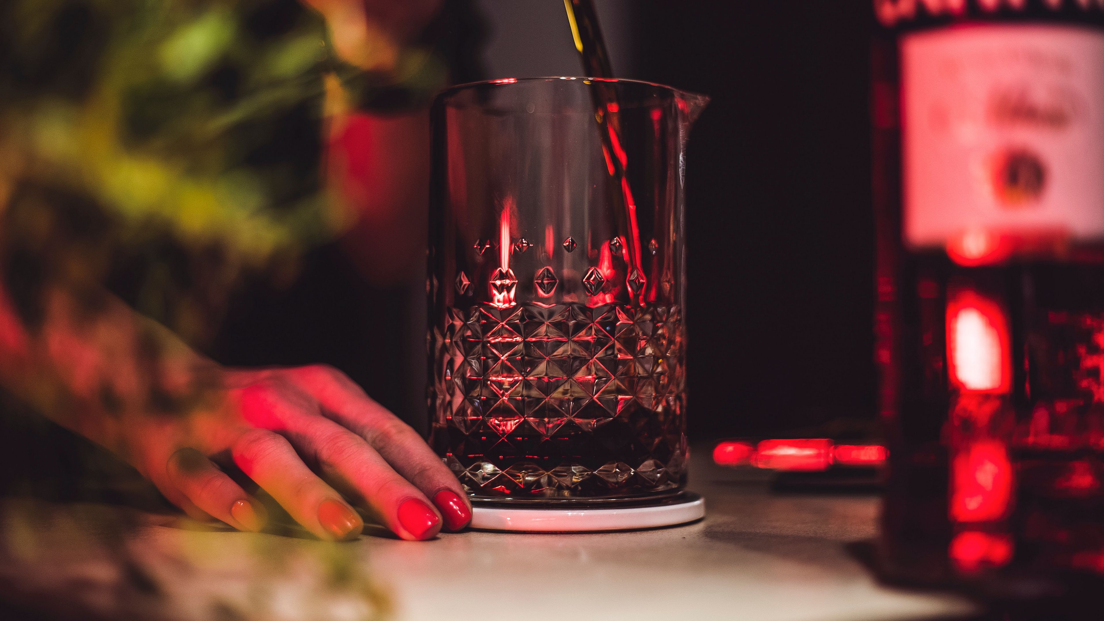 glass, hand, light, 4k, HD Wallpaper