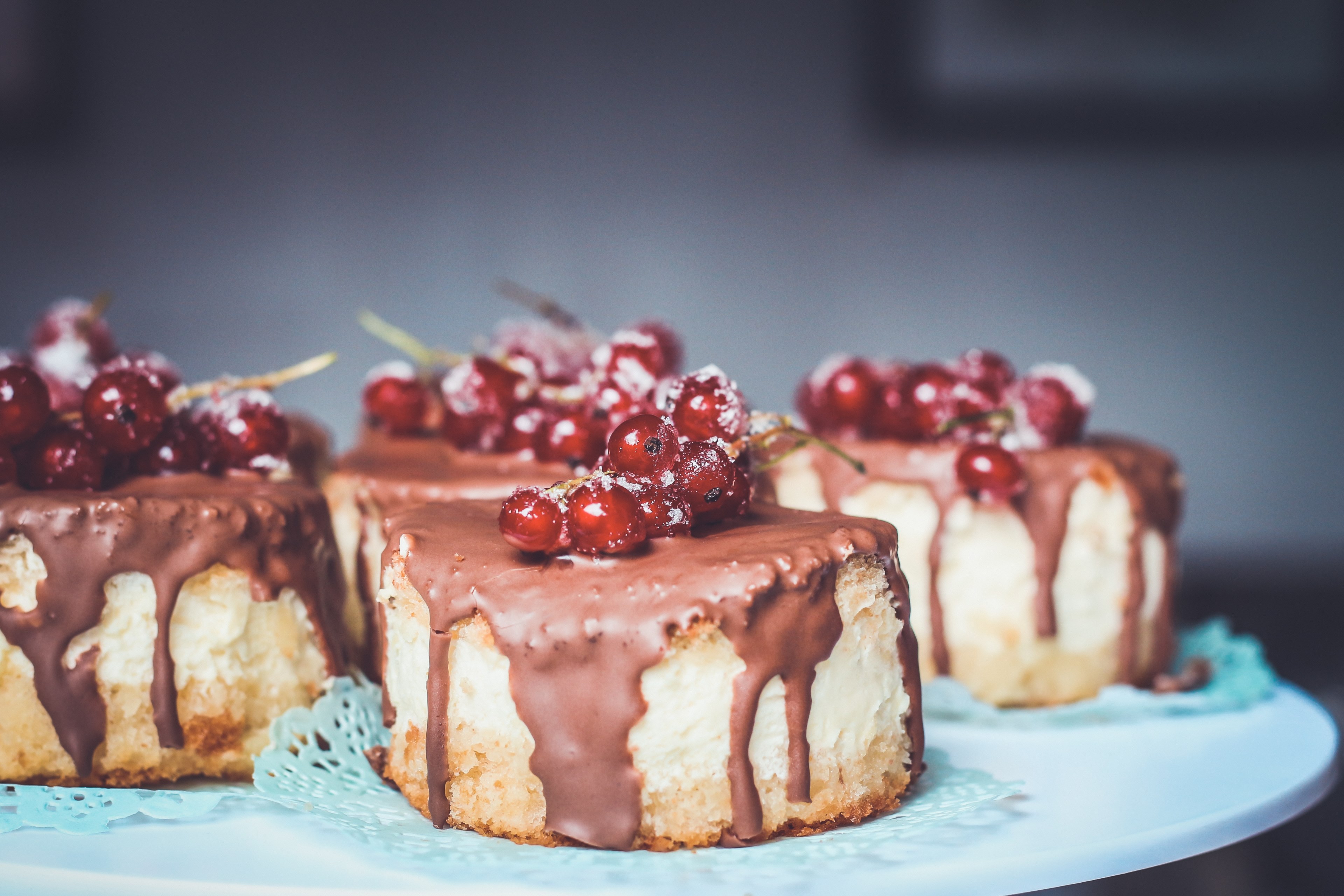 cakes covered with chocolate and sweet berries in nierstein, christmas dessert 4k, HD Wallpaper