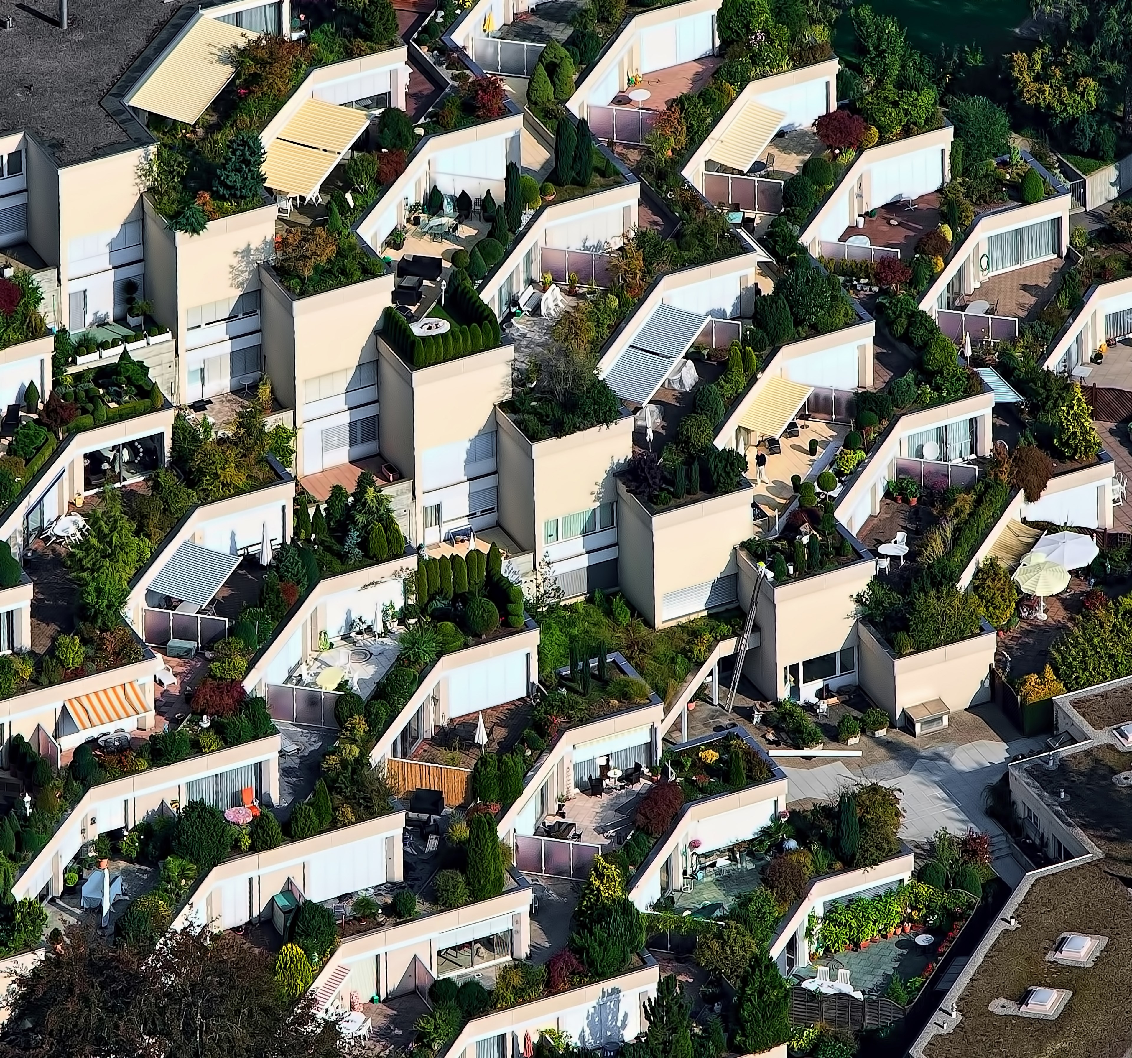 a drone shot of a housing estate with beautiful gardens on building roofs, urban diagonal 4k, HD Wallpaper