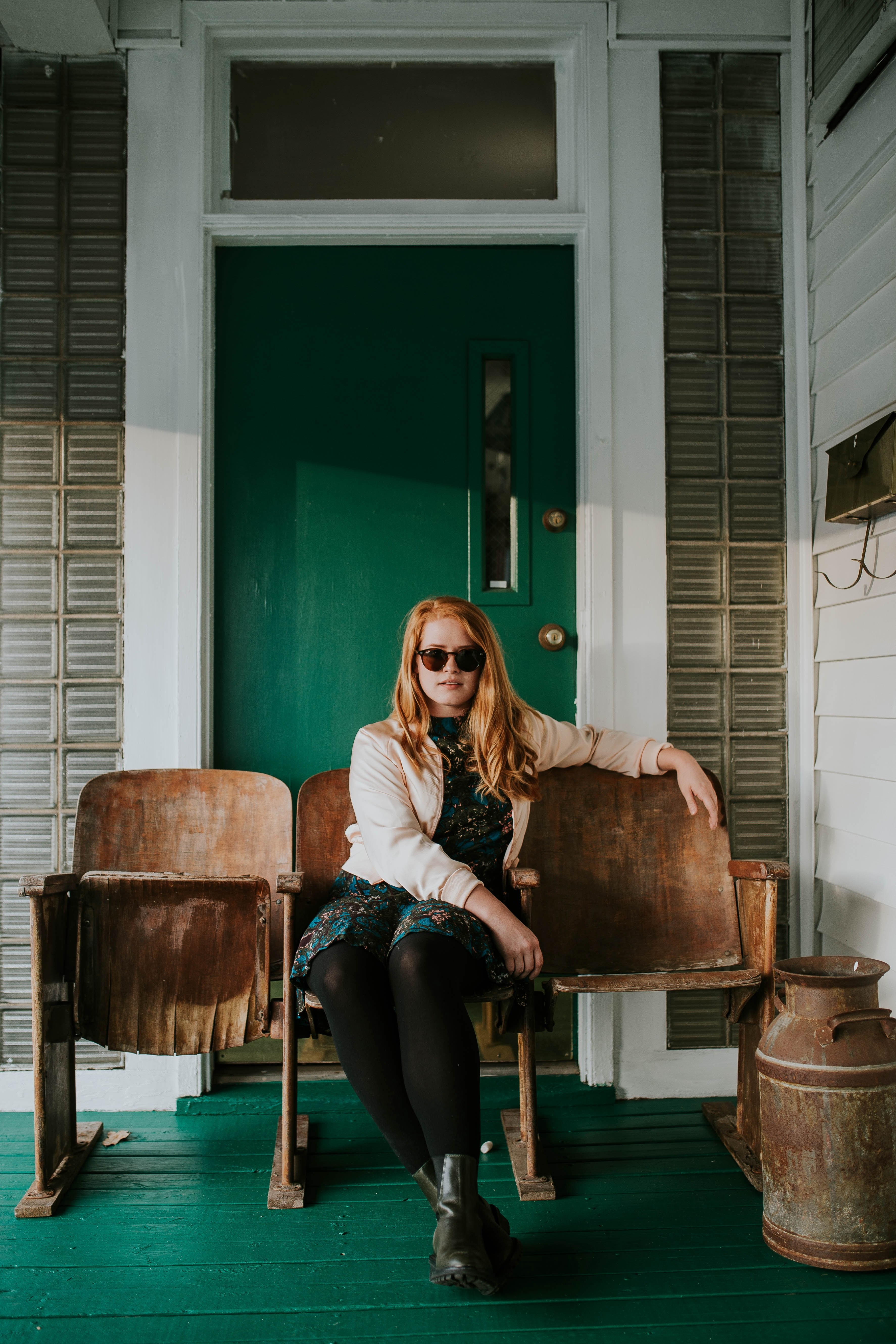 fashionable woman in sunglasses smiling on a porch, posing on the porch 4k, Phone HD Wallpaper
