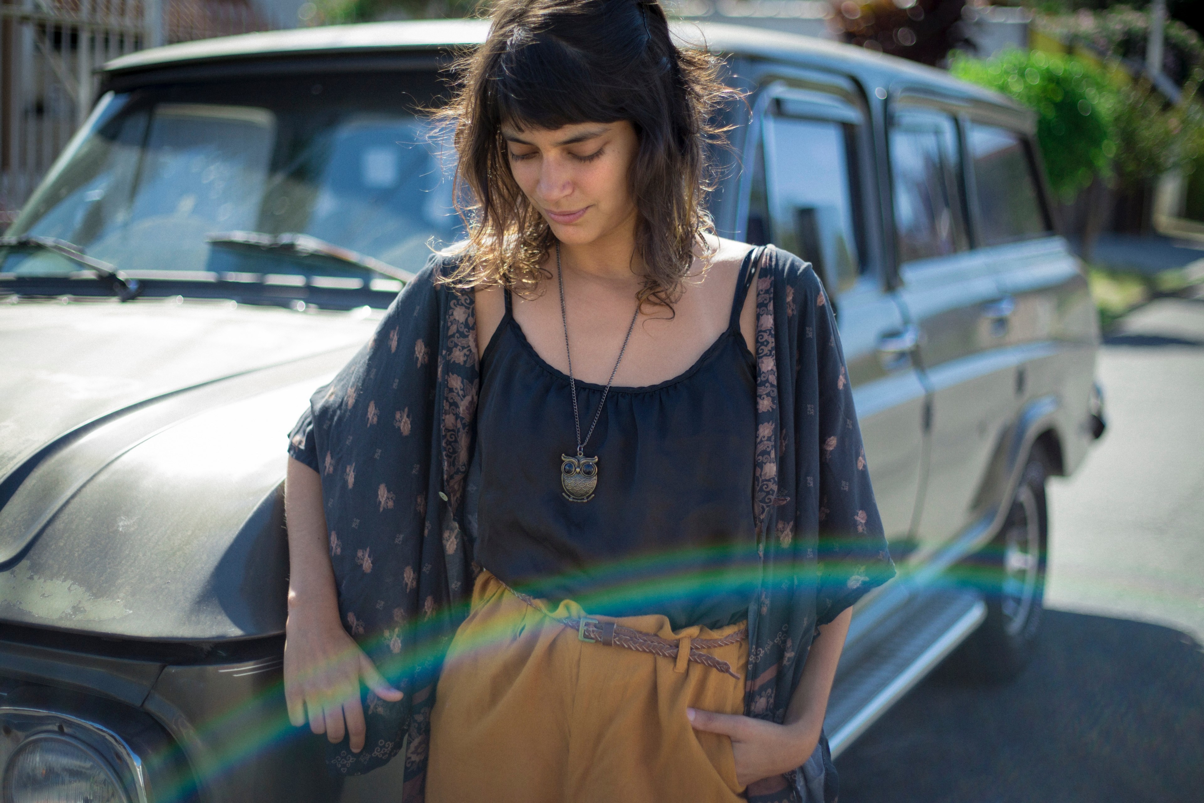 woman wearing flowy clothes and a necklace standing in front of vintage car, woman in front of vintage car 4k, HD Wallpaper
