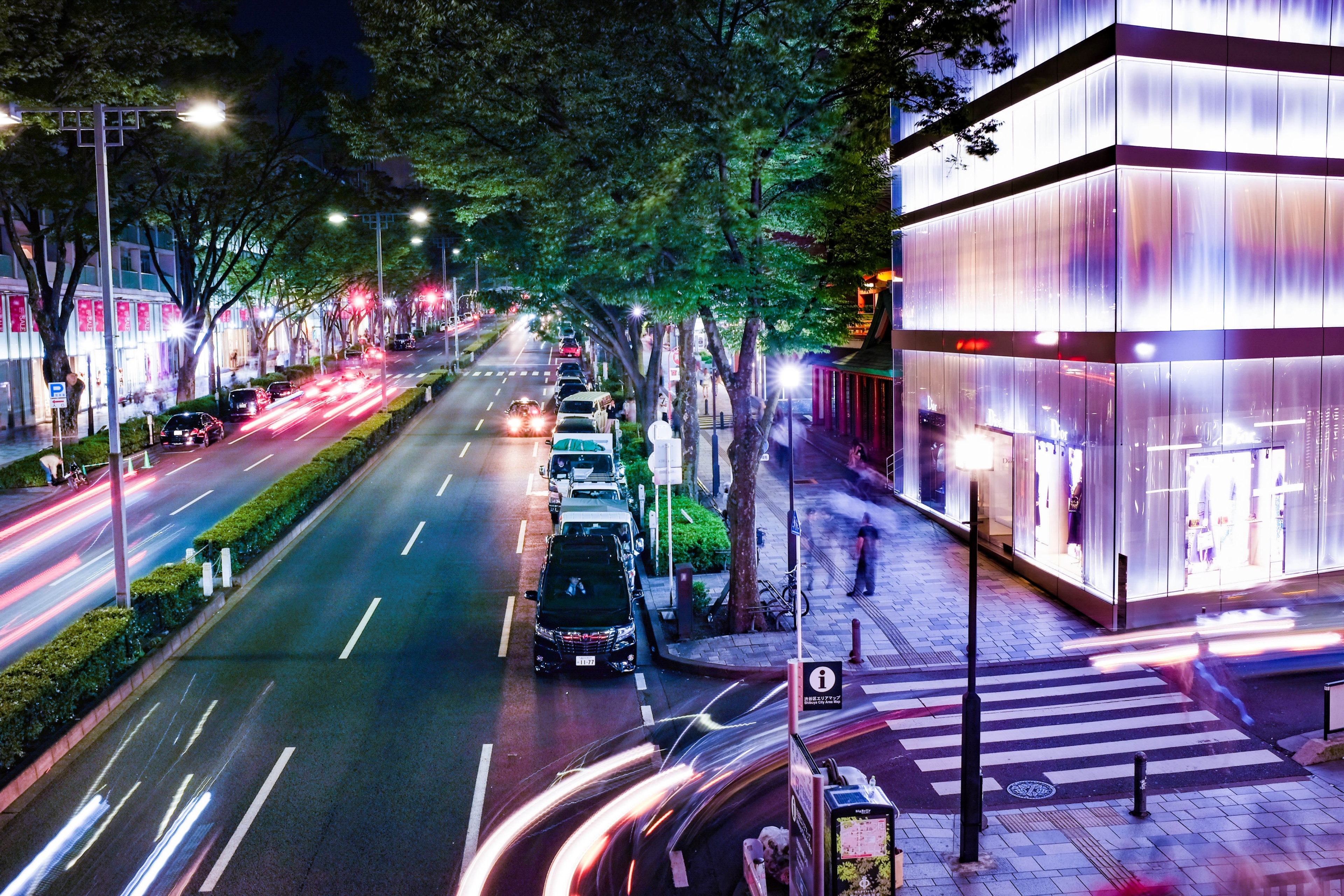 long exposure photo of an avenue with people cars and a facade lit building at night at the omote sando station, photo of the avenue at night 4k, HD Wallpaper